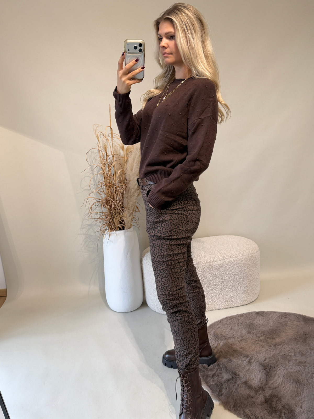 Pullover in Schokobraun mit Muster ( Punkte ) und Rundhalsausschnitt