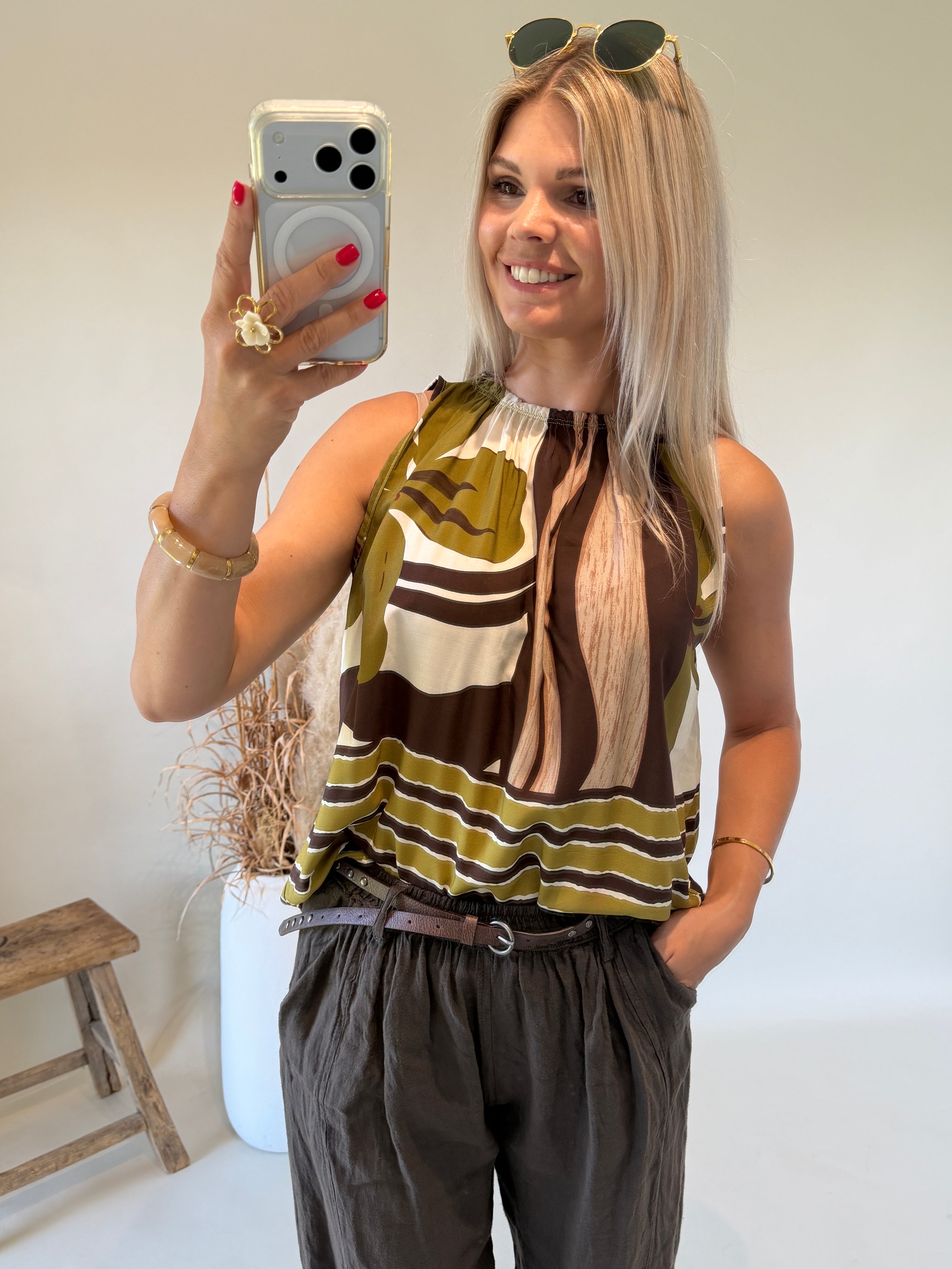 Bluse in Apfelgrün / Braun