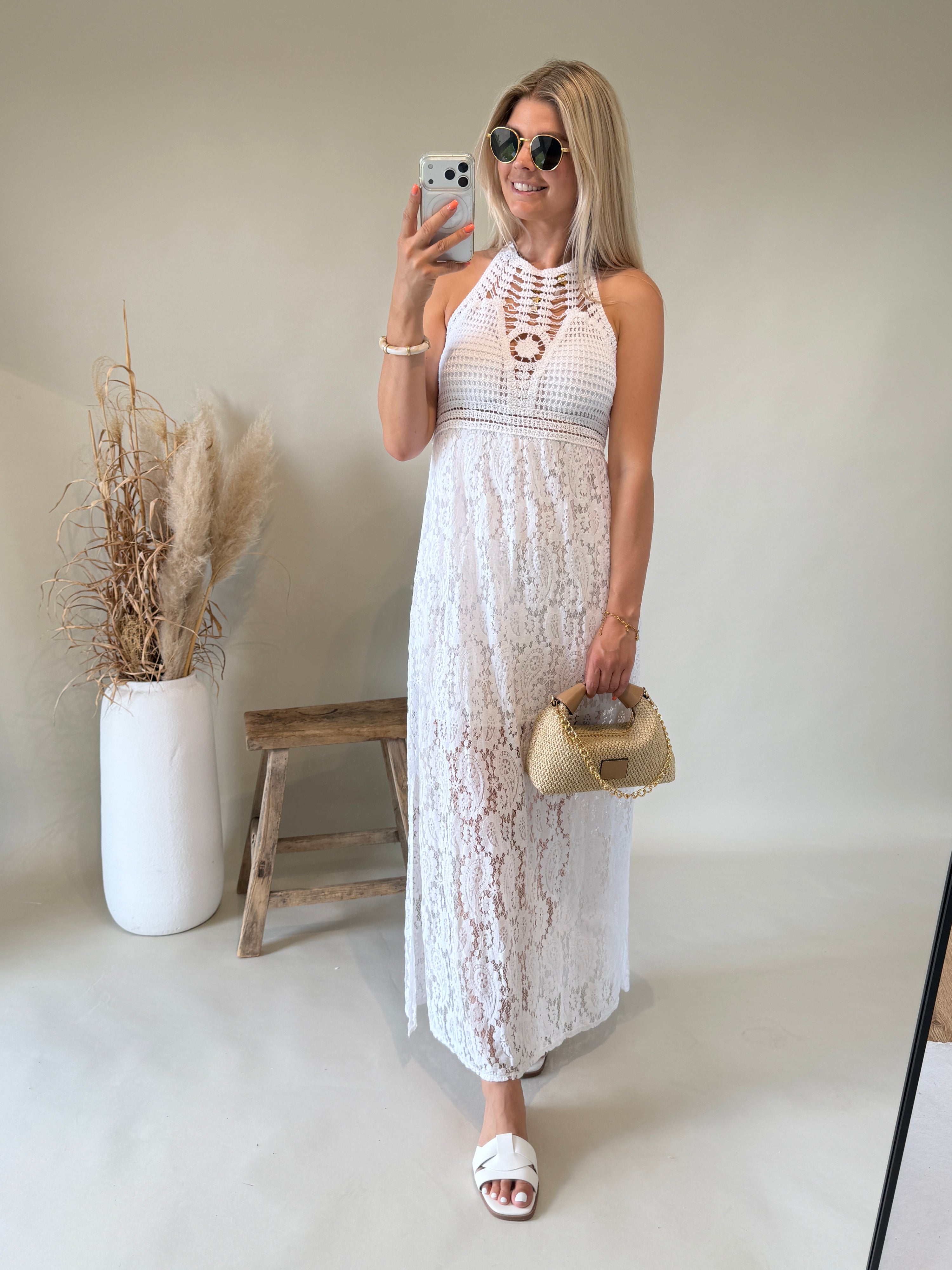 Kleid in Weiß mit Häckelteil und Spitze