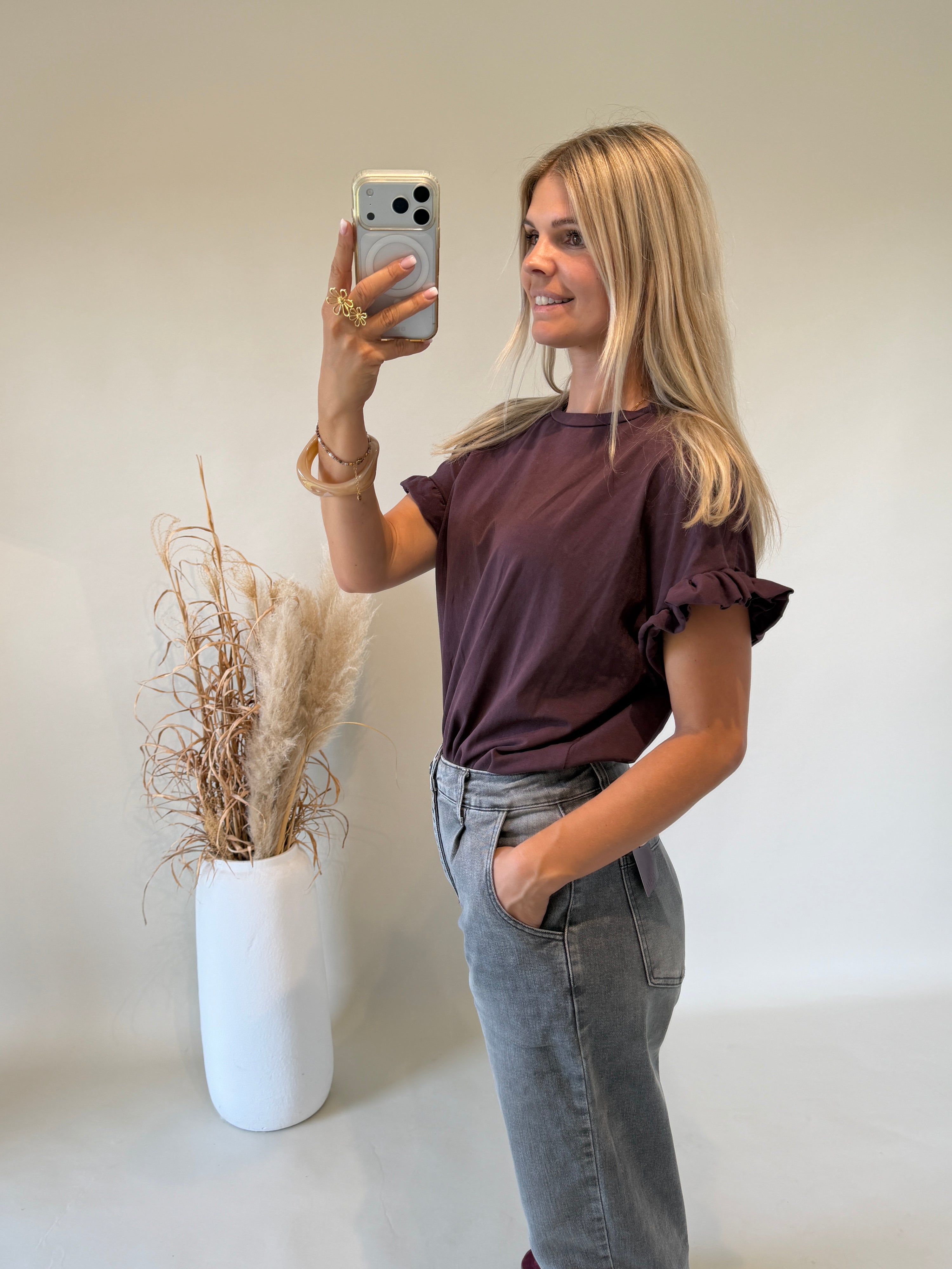 T-Shirt mit Rüschenarm in Burgundy