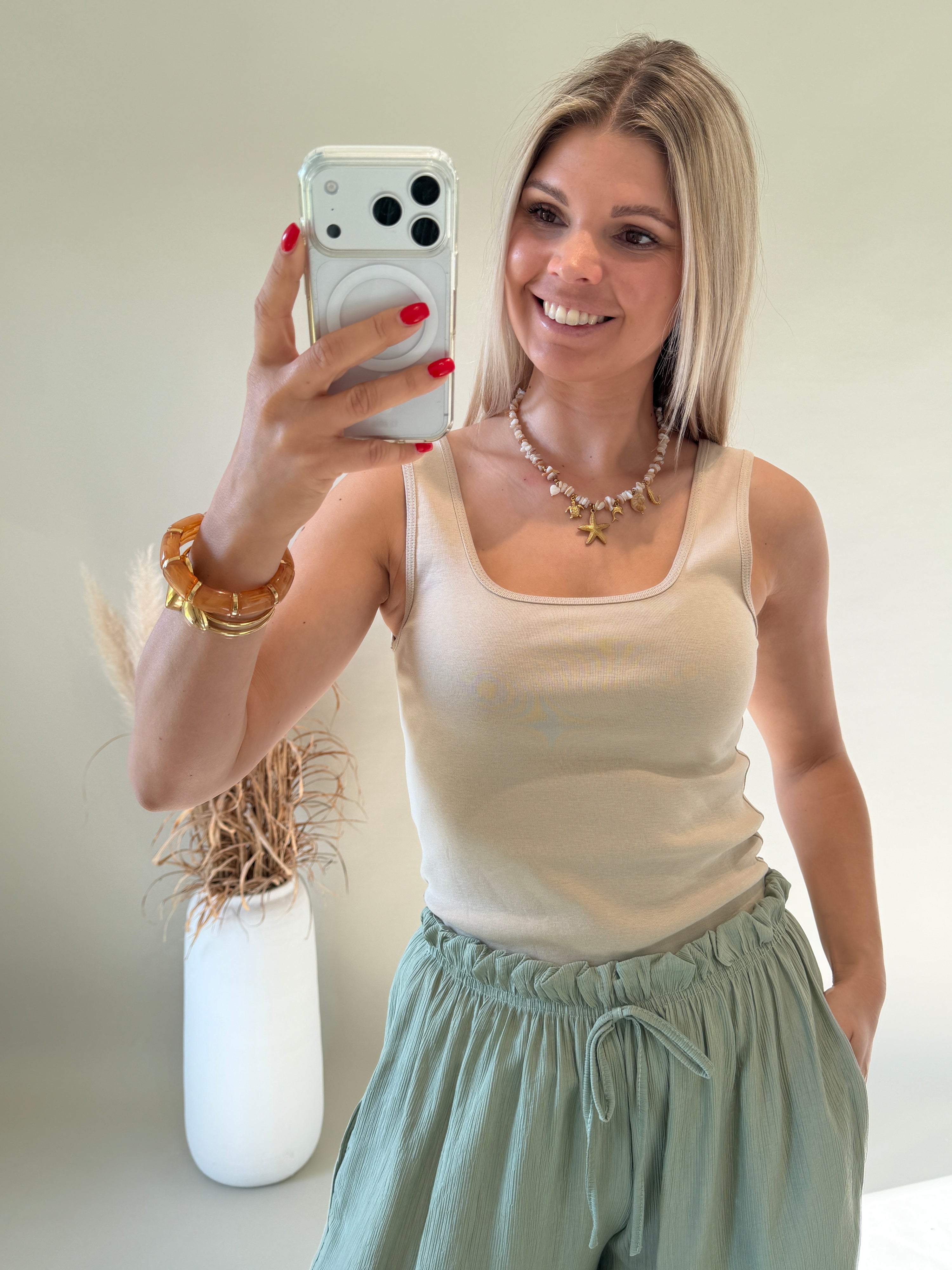 Top in Beige mit breiten Trägern