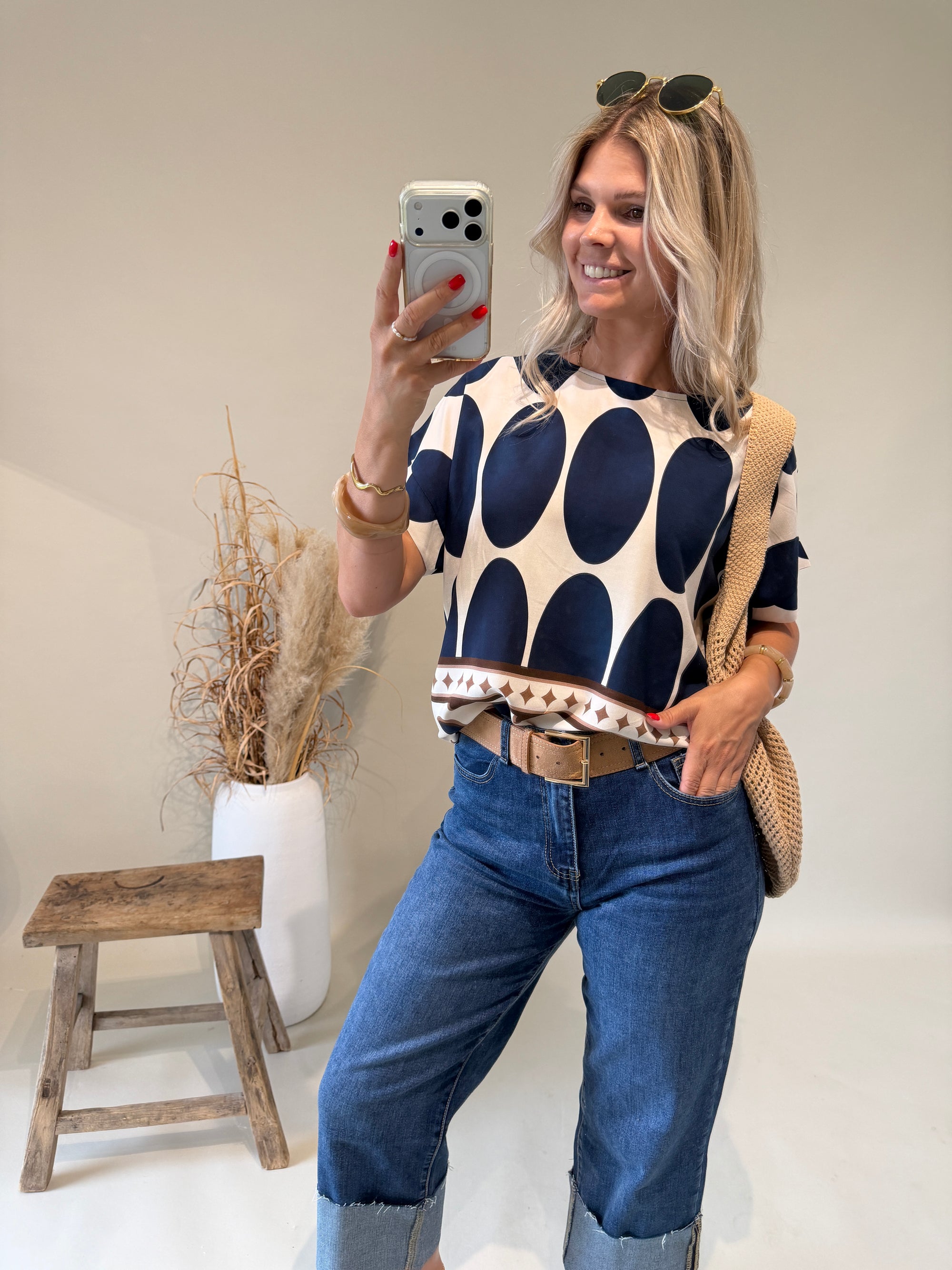 Bluse in Beige mit Dunkelblauen / Schokobraunen Muster