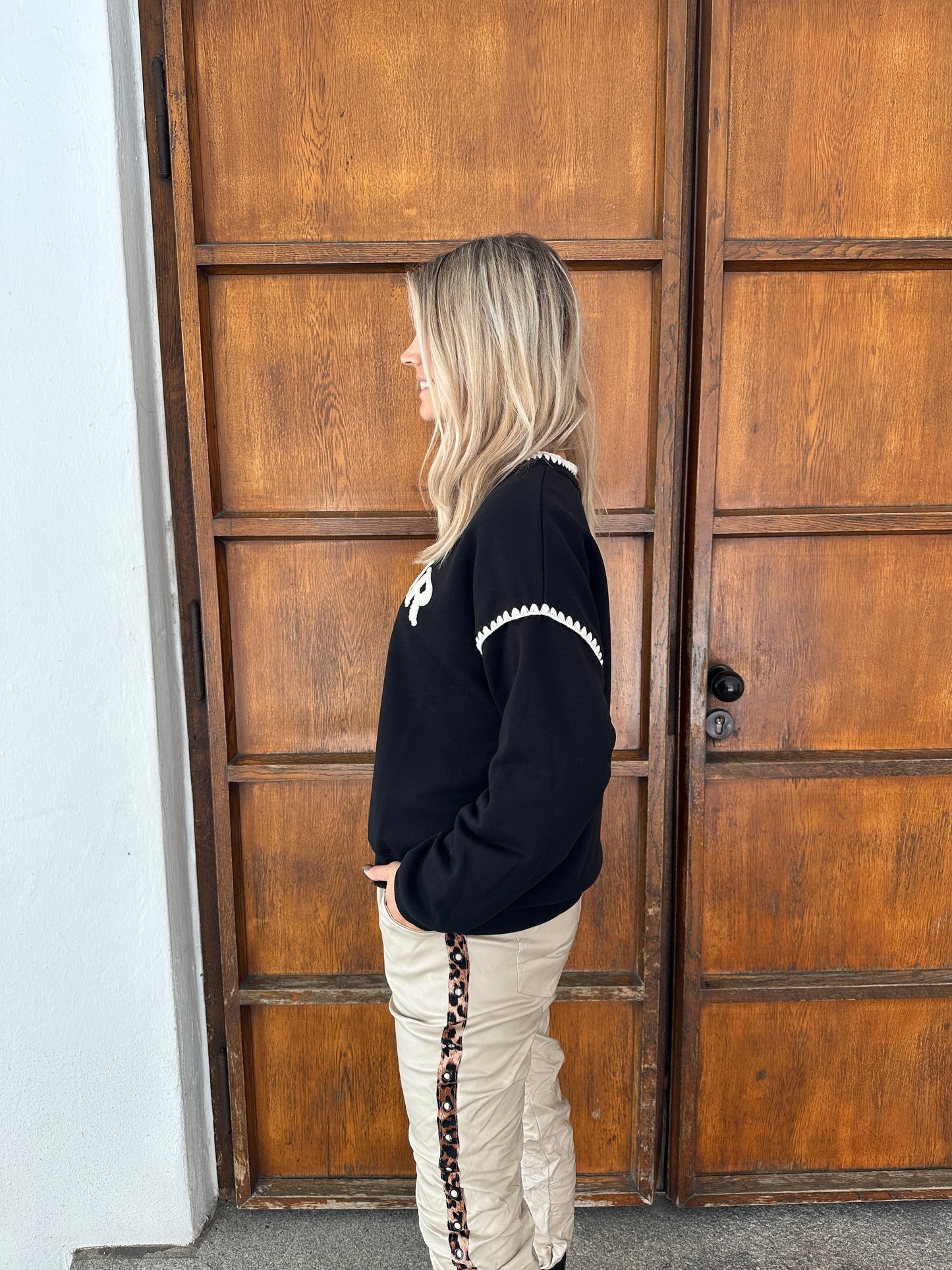 pullover amour in schwarz mit beige