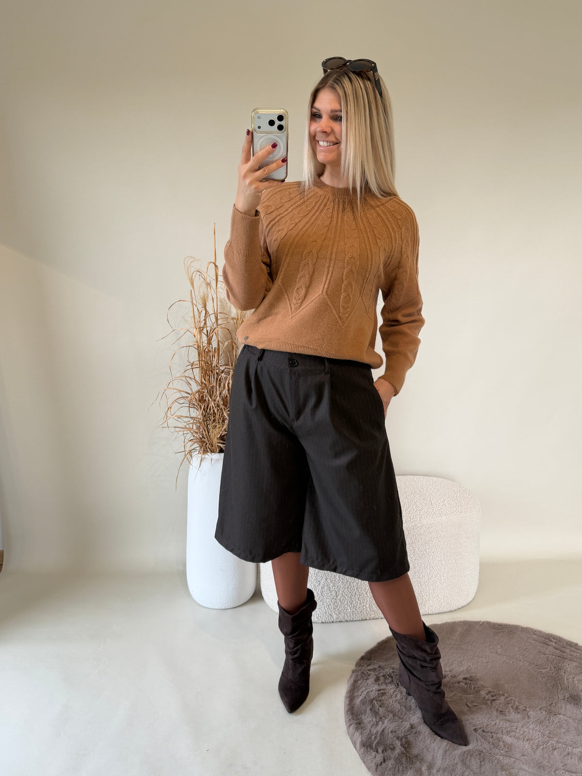 Pullover in Zimt mit Muster