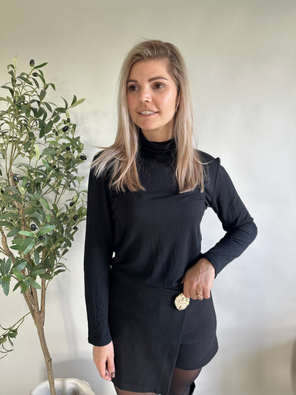 Shirt in Schwarz mit Rollkragen