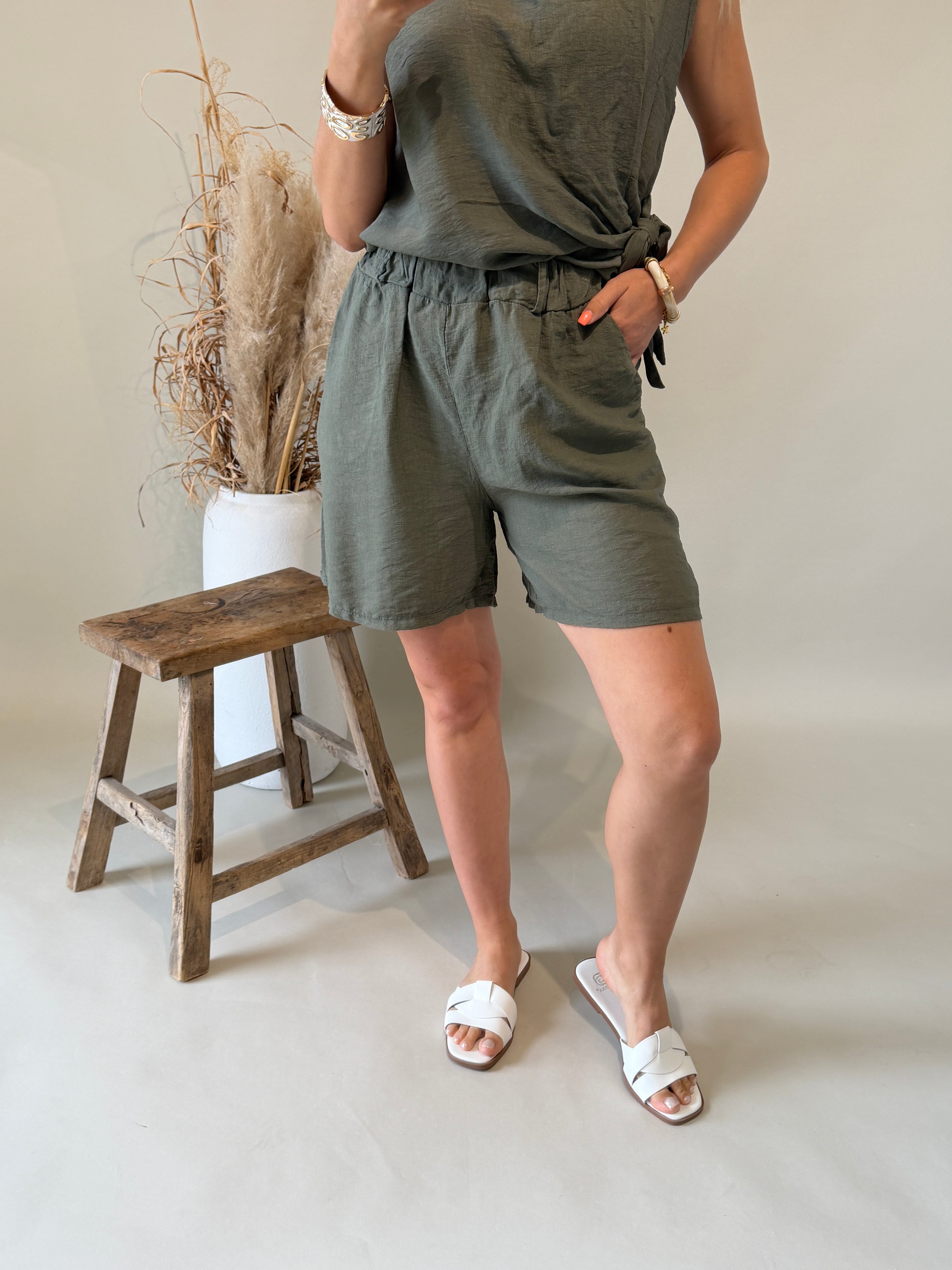 Hose in Olivgrün ( Short mit Tuch )