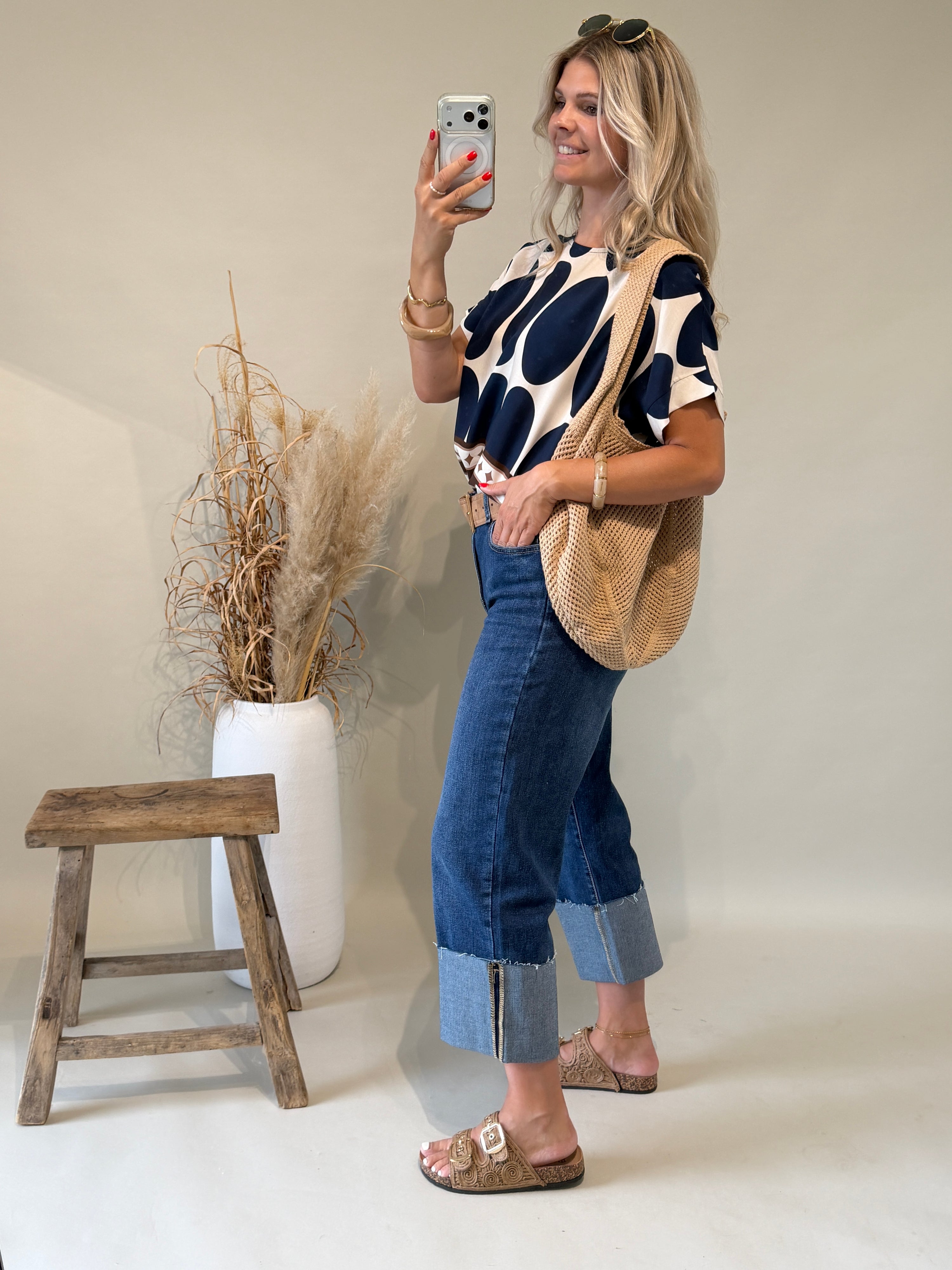 Bluse in Beige mit Dunkelblauen / Schokobraunen Muster