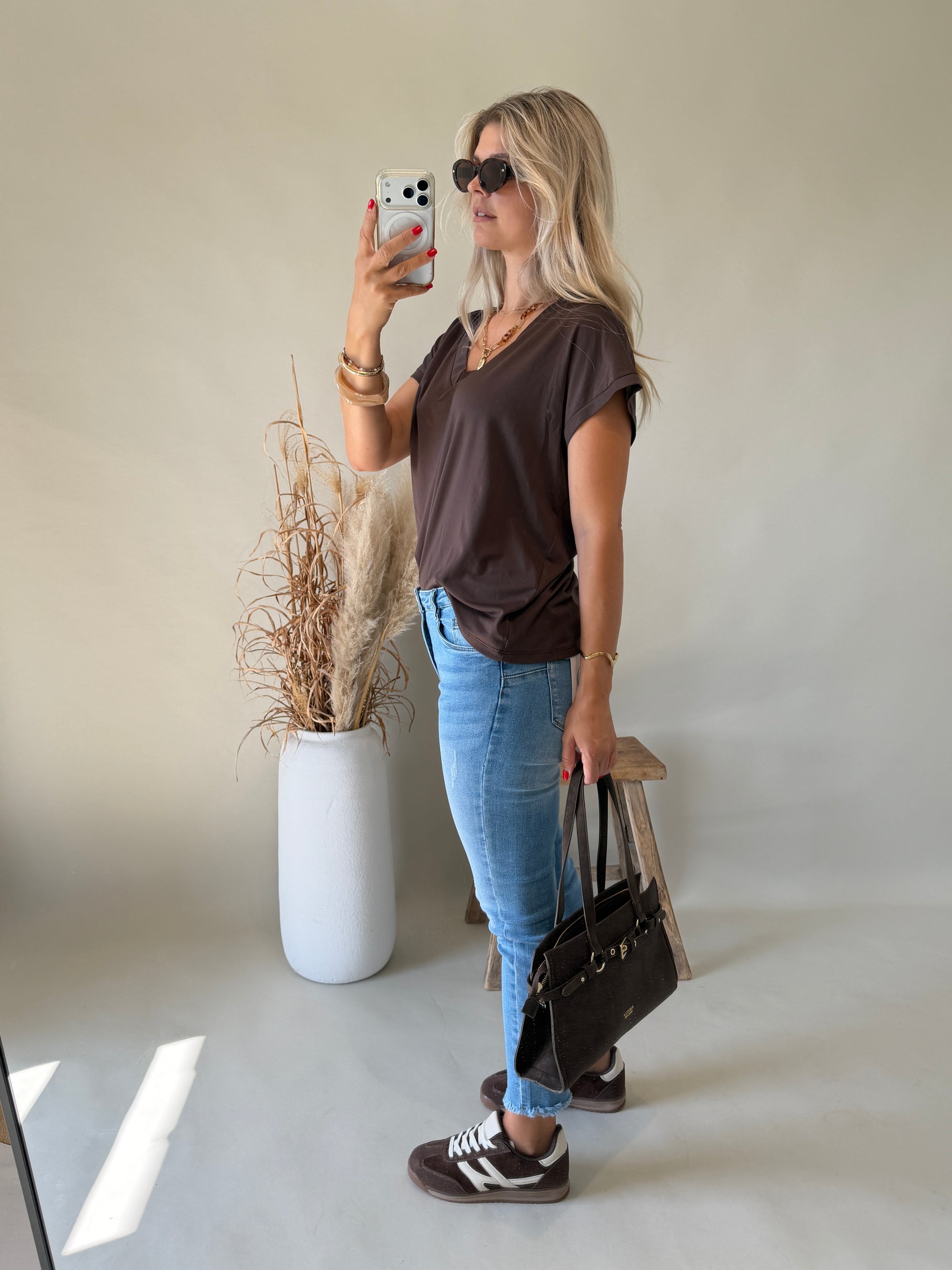 T - Shirt in Schokobraun mit V - Ausschnitt
