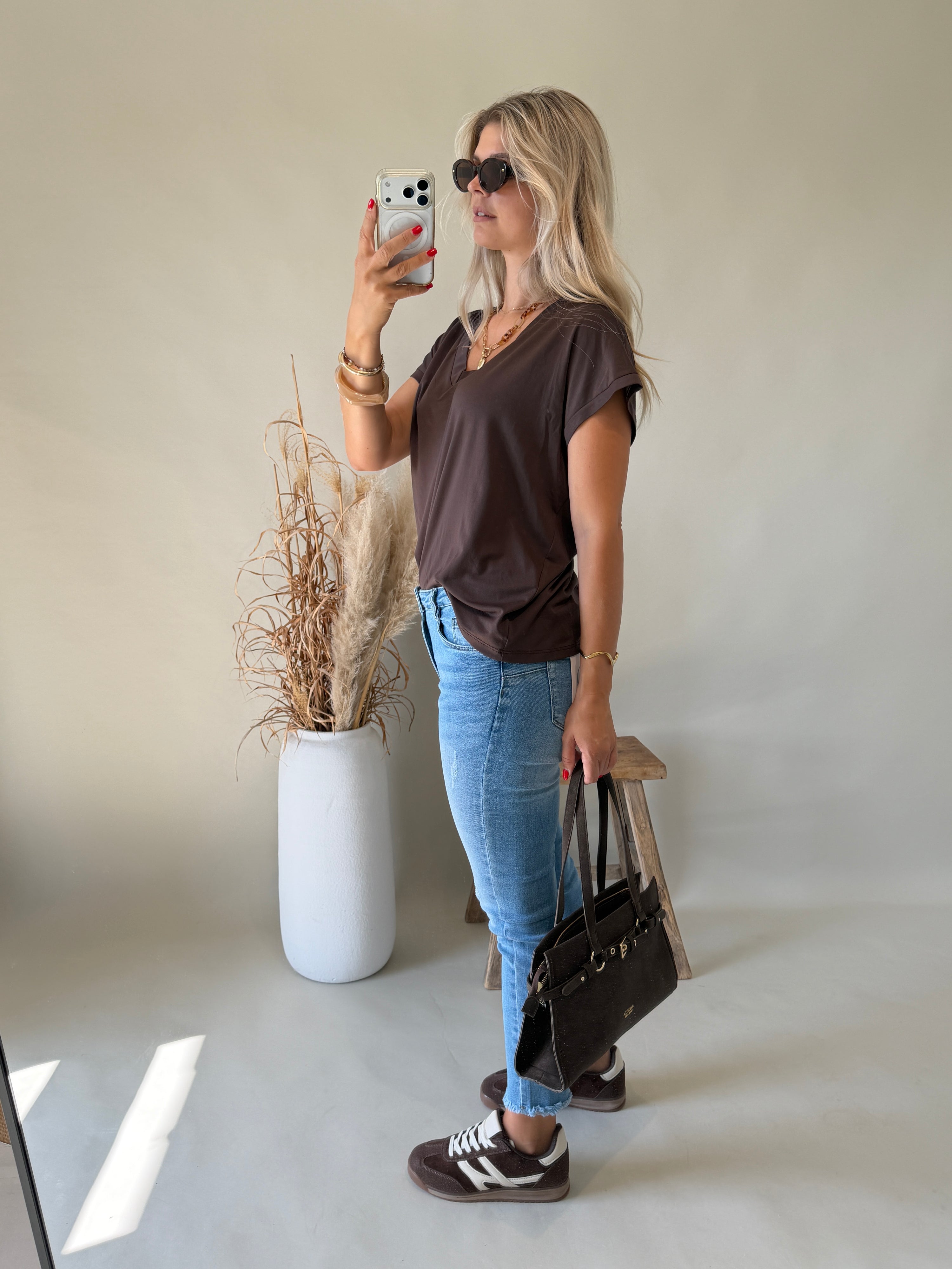 T - Shirt in Schokobraun mit V - Ausschnitt