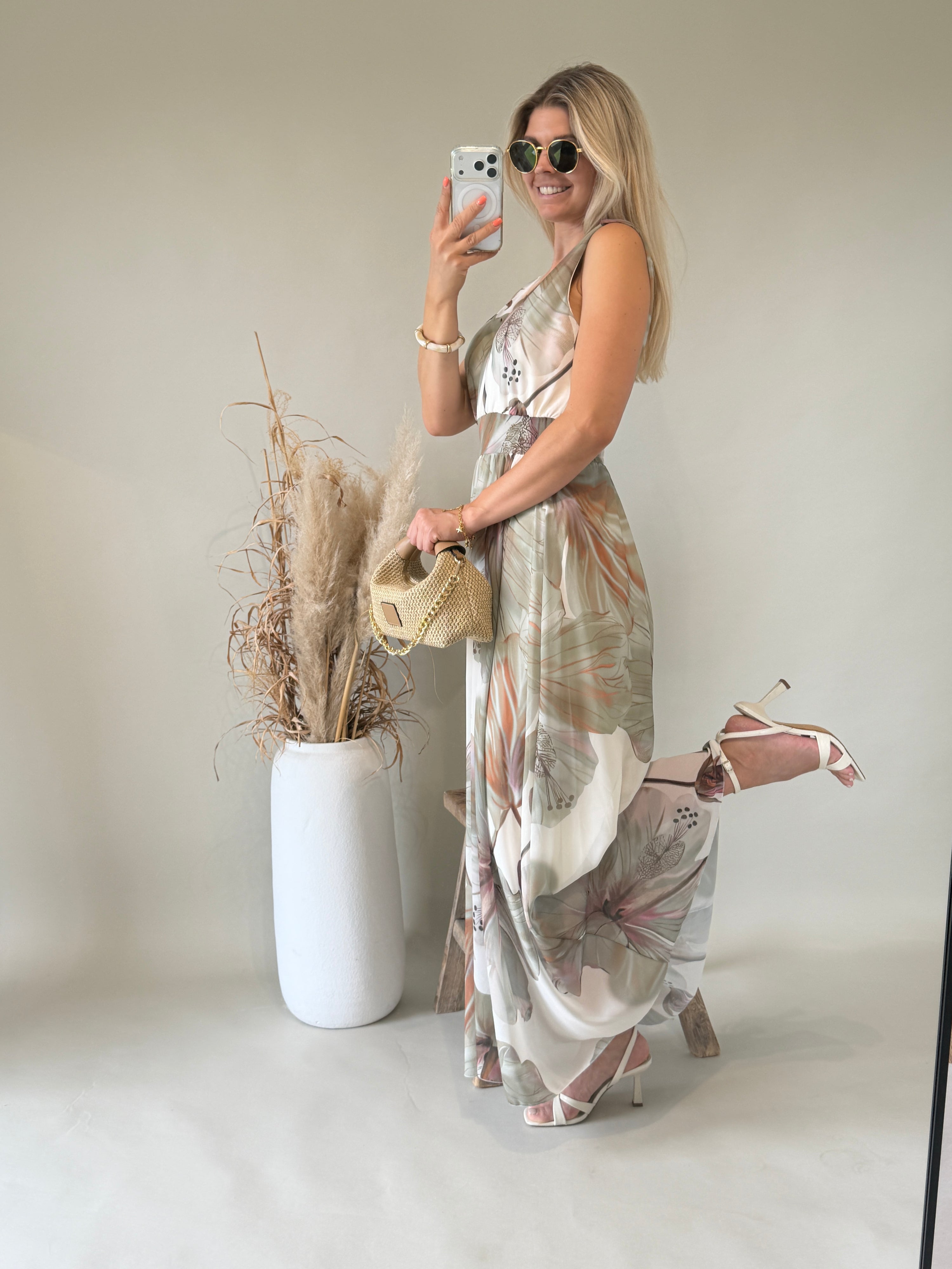 Kleid in Olivgrün ( Bunt mit Blumenmuster )