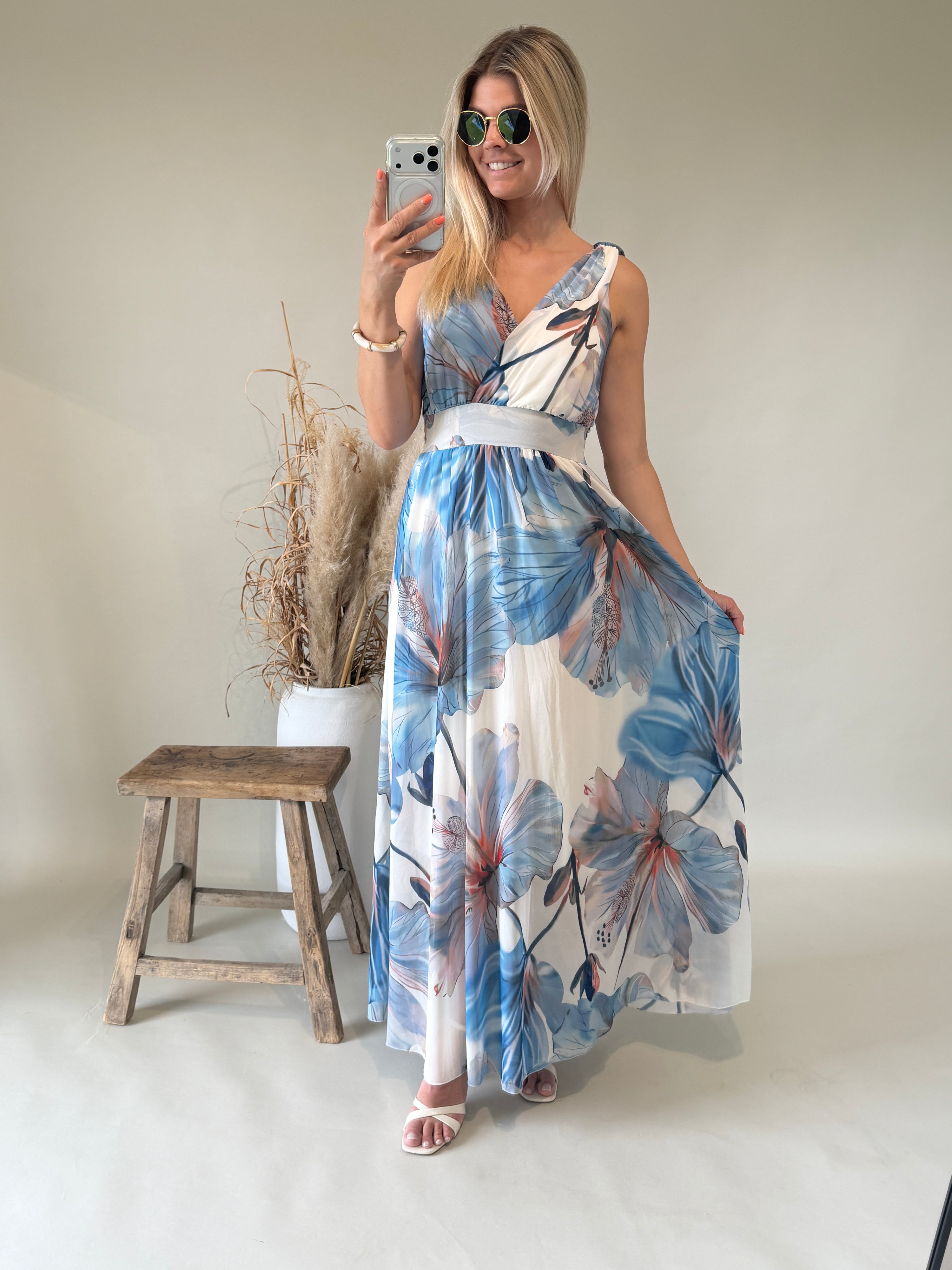 Kleid in Blau ( Bunt mit Blumenmuster )