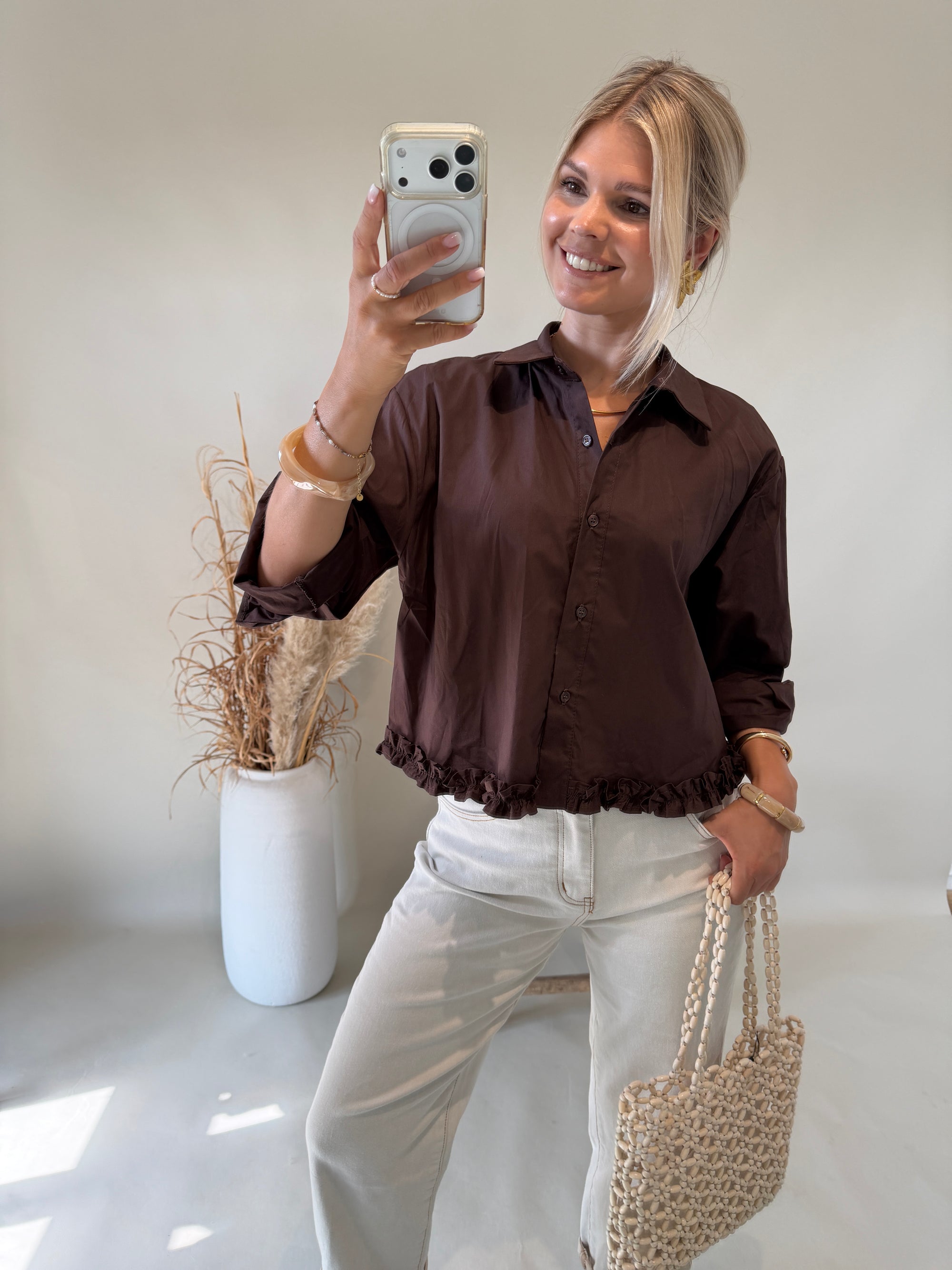 Bluse in Schokobraun mit Rüschen unten