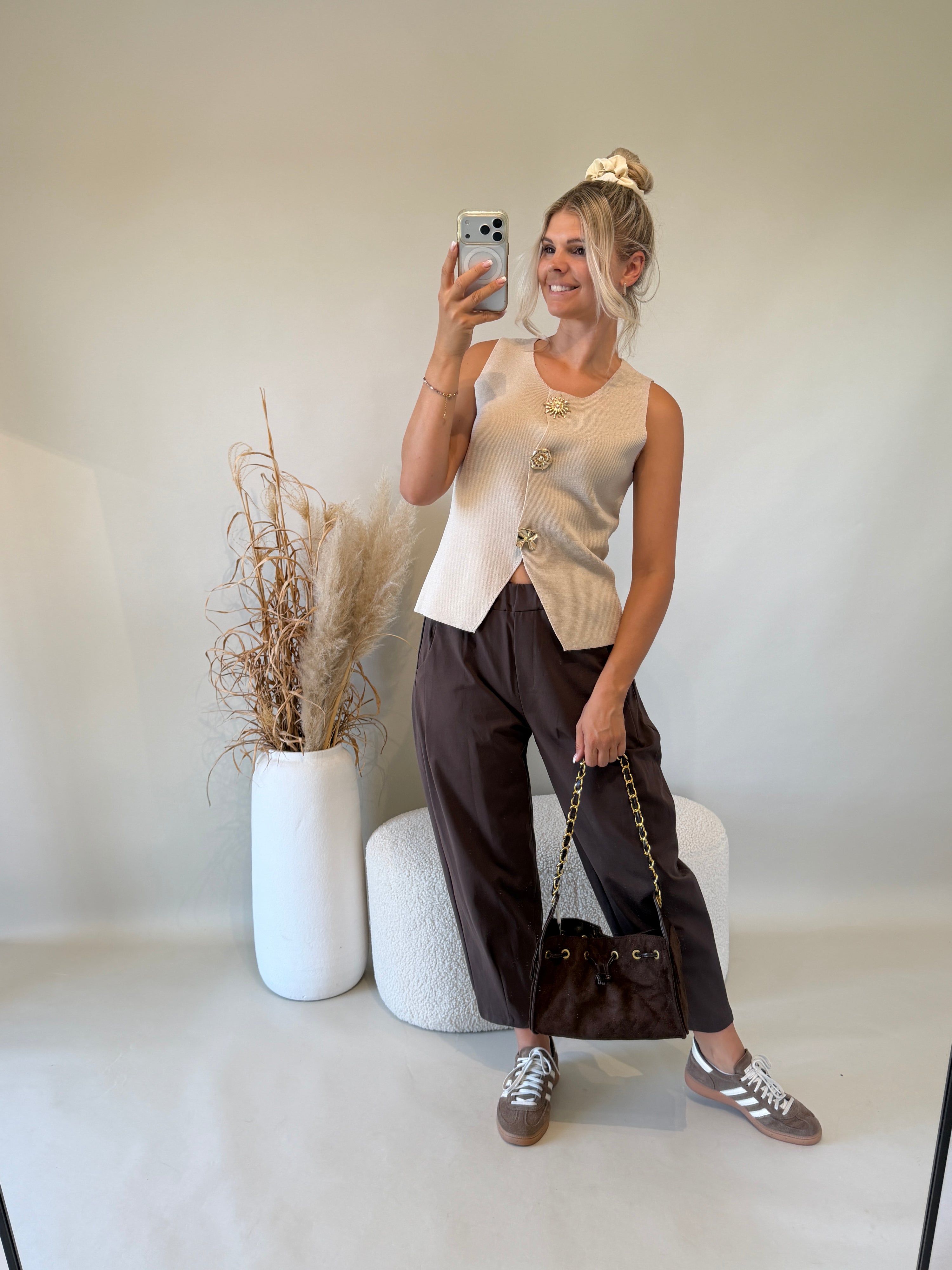 Jacke in Beige  mit Golden Spangen ( Ärmellos )