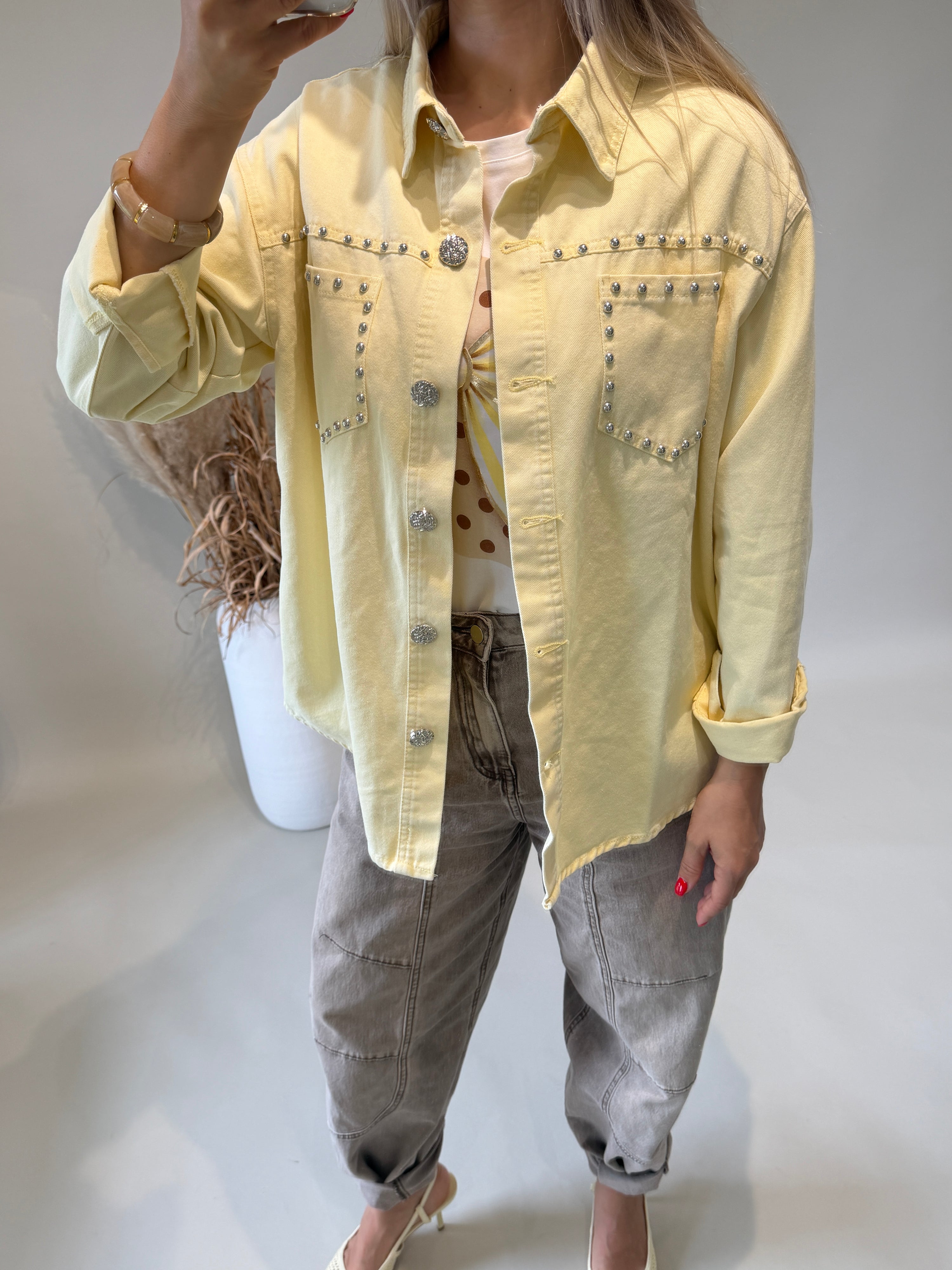 Jacke in Vanillegelb ( Jeanstoff ) mit Nieten