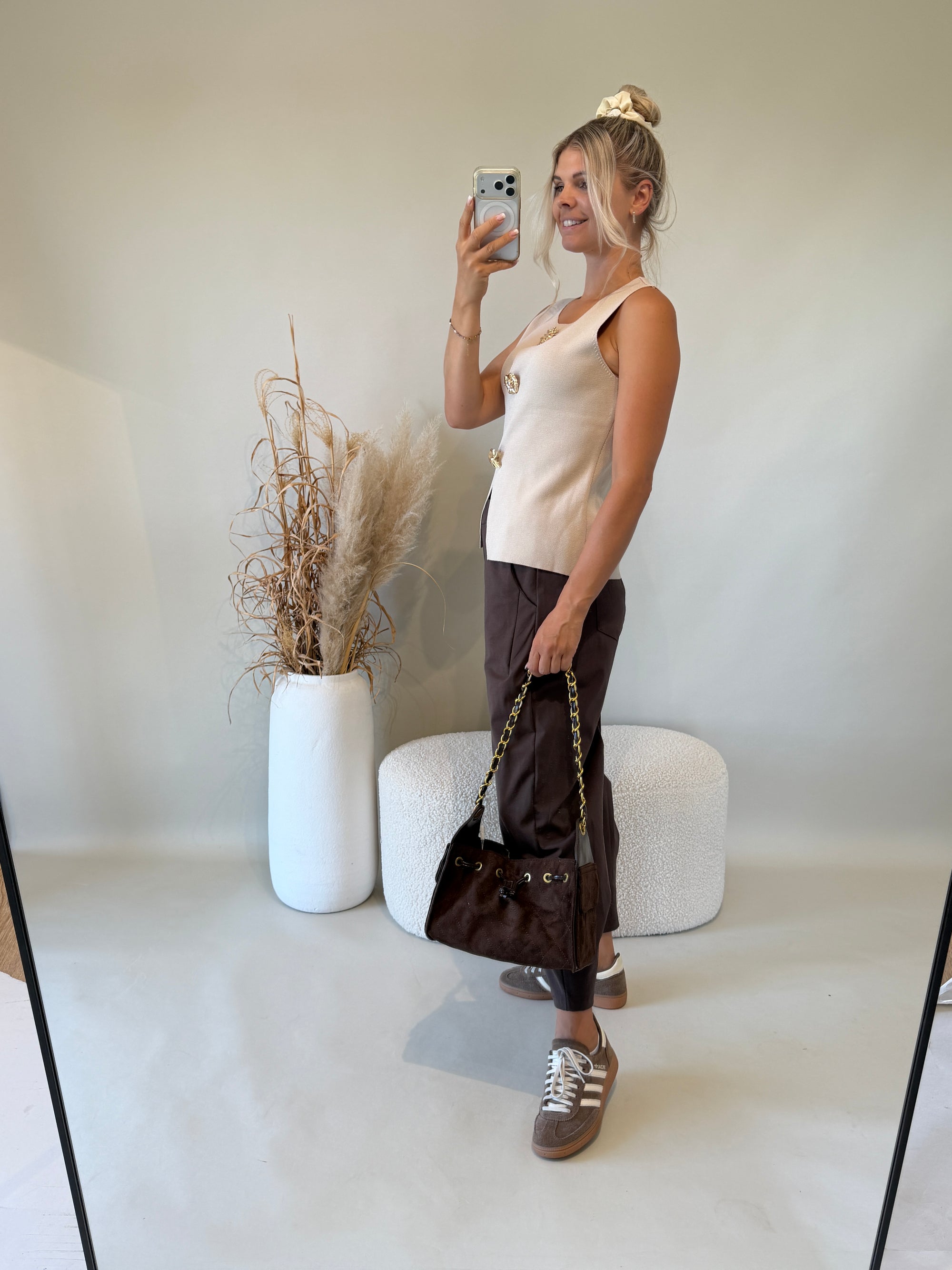 Jacke in Beige  mit Golden Spangen ( Ärmellos )