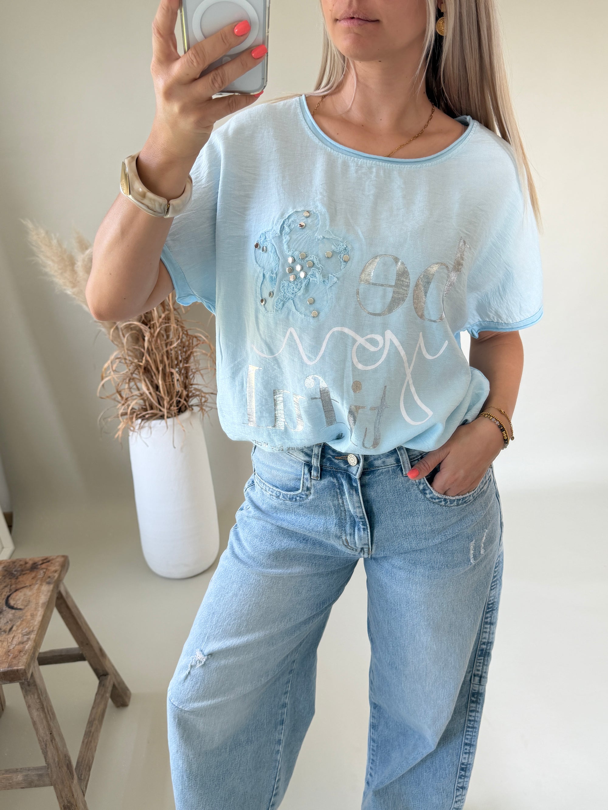 T - Shirt in Hellblau mit Glitzeraufdruck