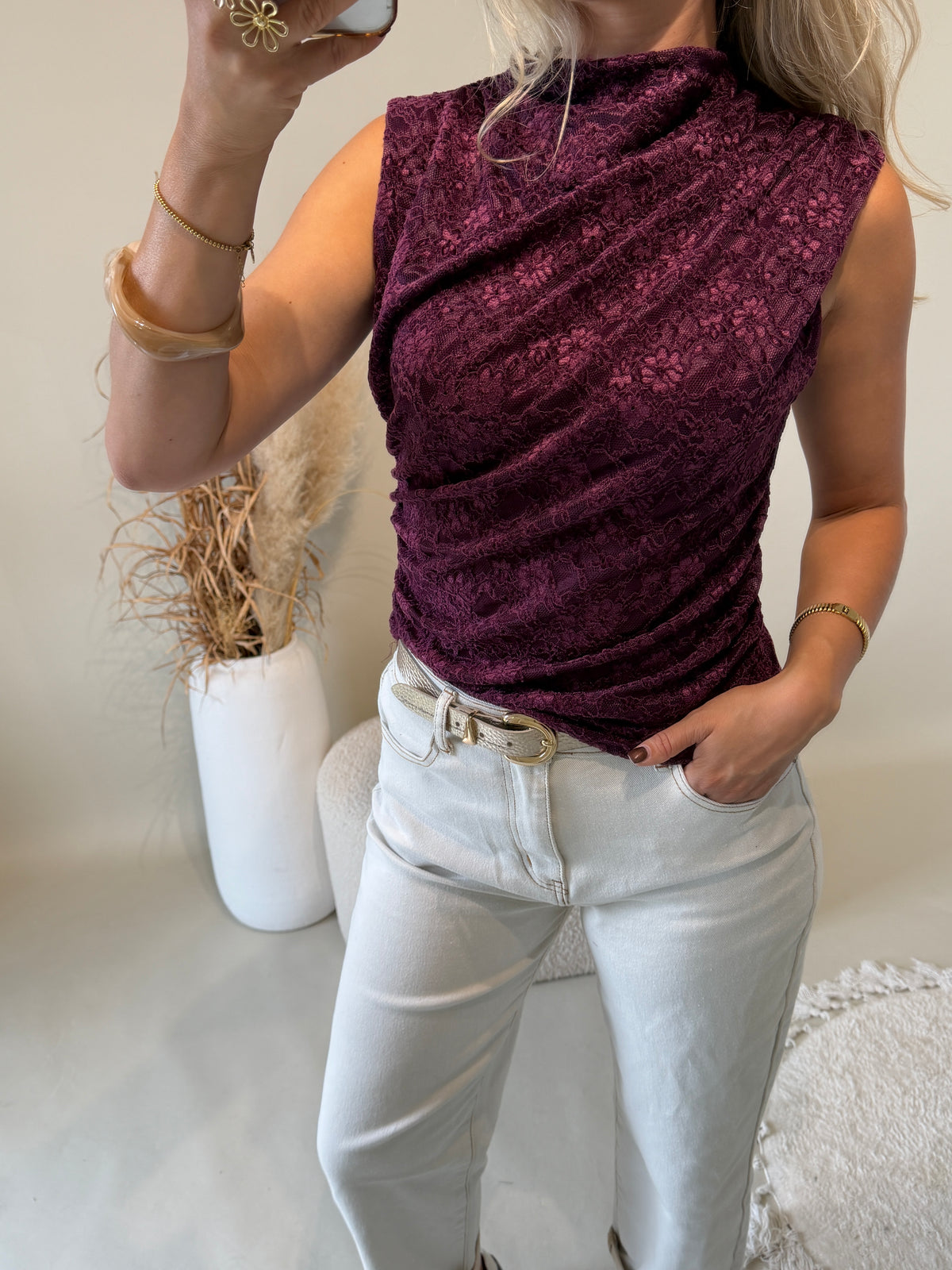 Top in Burgundy aus Spitze ( Ärmellos )
