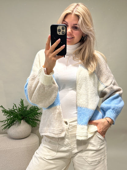 Strickjacke in Hellblau/Wollweiß/Beige ohne Knöpfe