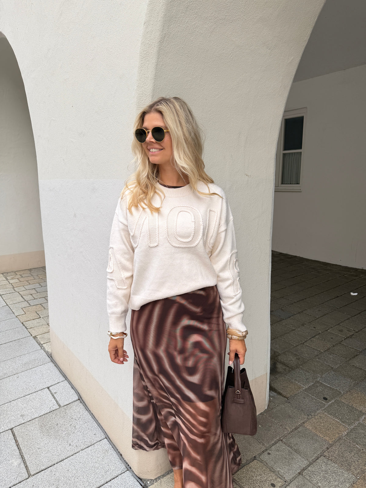 Pullover in Wollweiß mit Aufschrift AMOUR