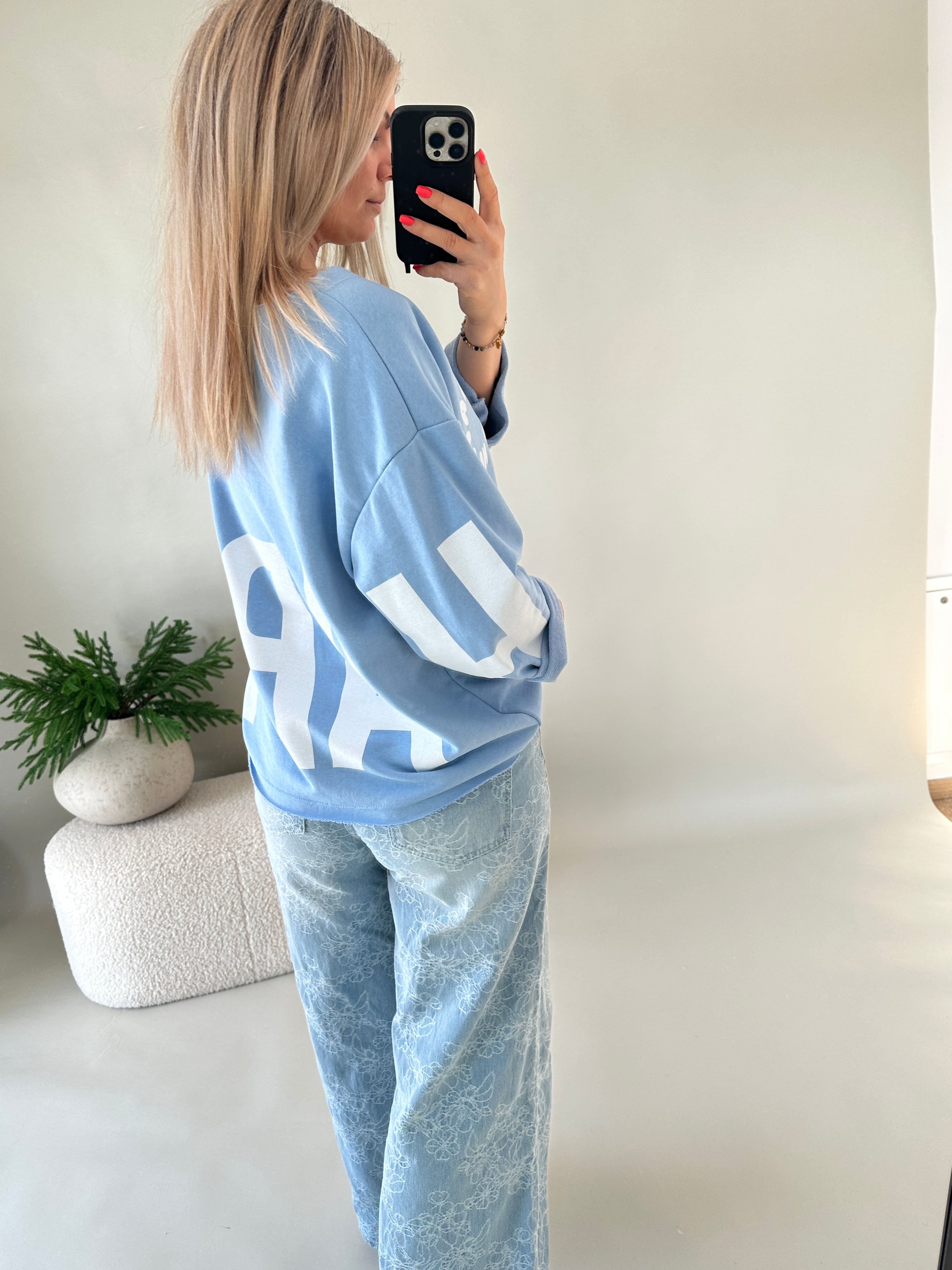 Sweatshirts in Hellblau mit Aufdruck HAPPY in Weiß