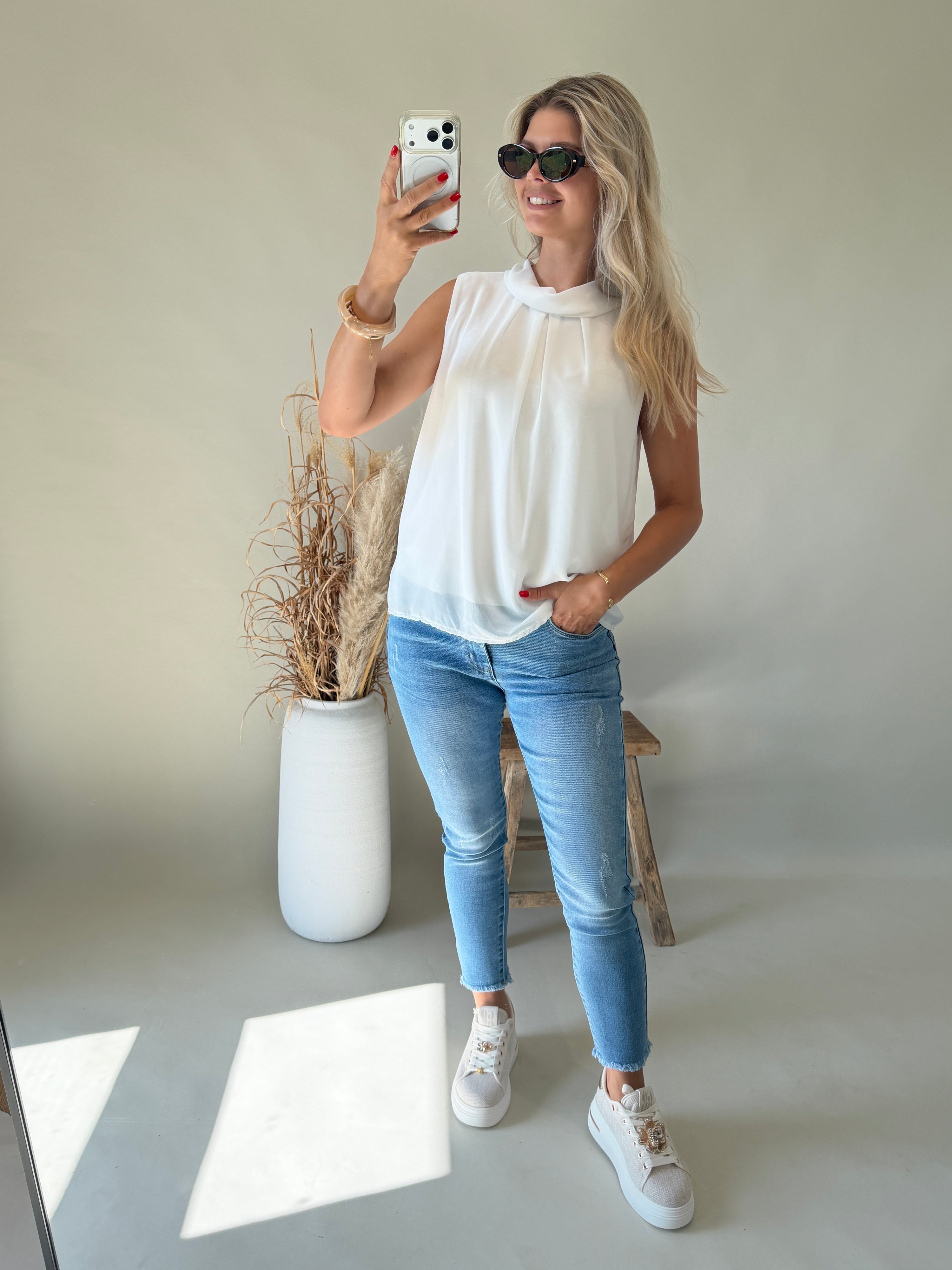 Bluse in Wollweiß ( ärmellos )