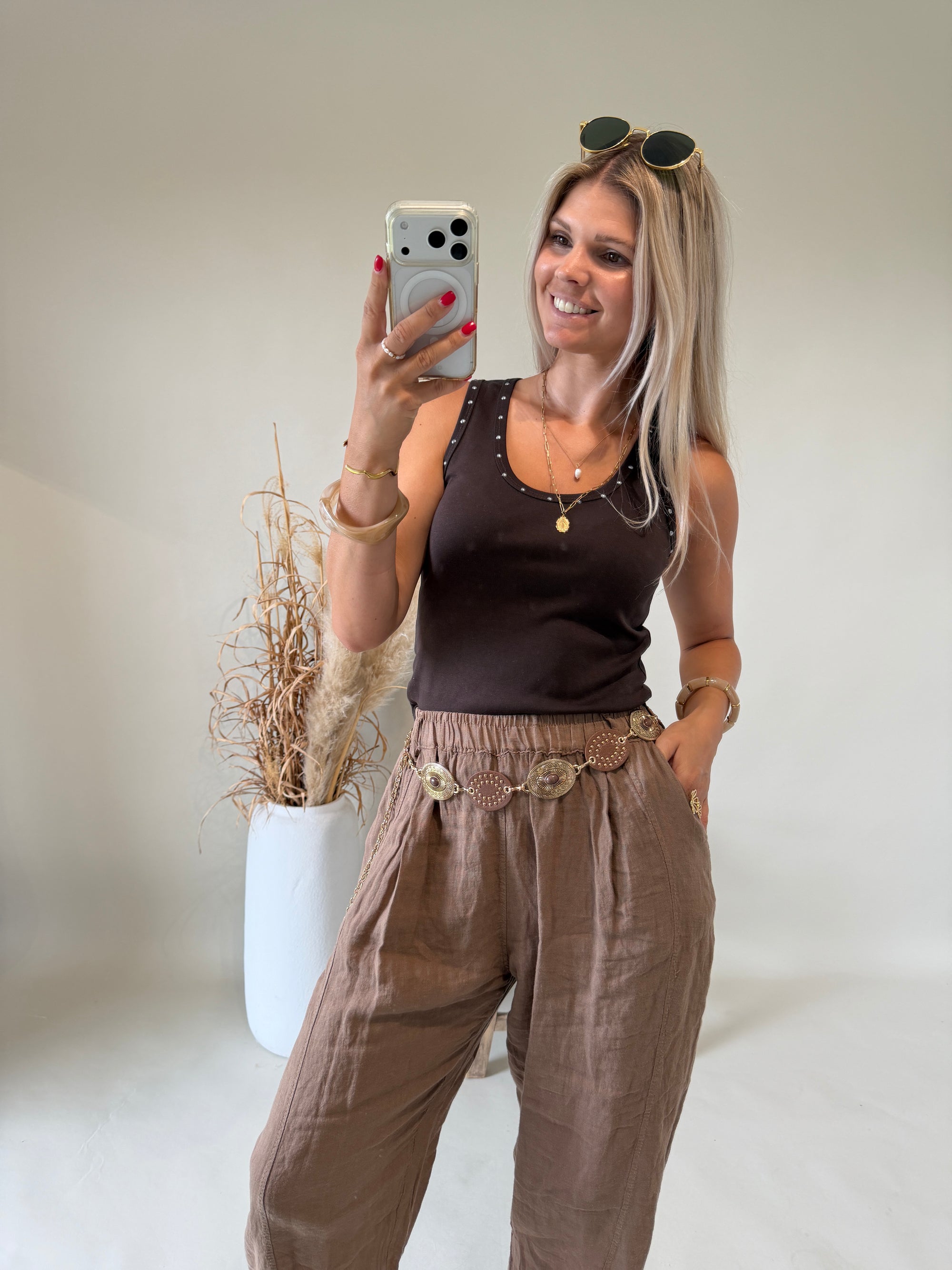 Top in Schokobraun mit Nieten