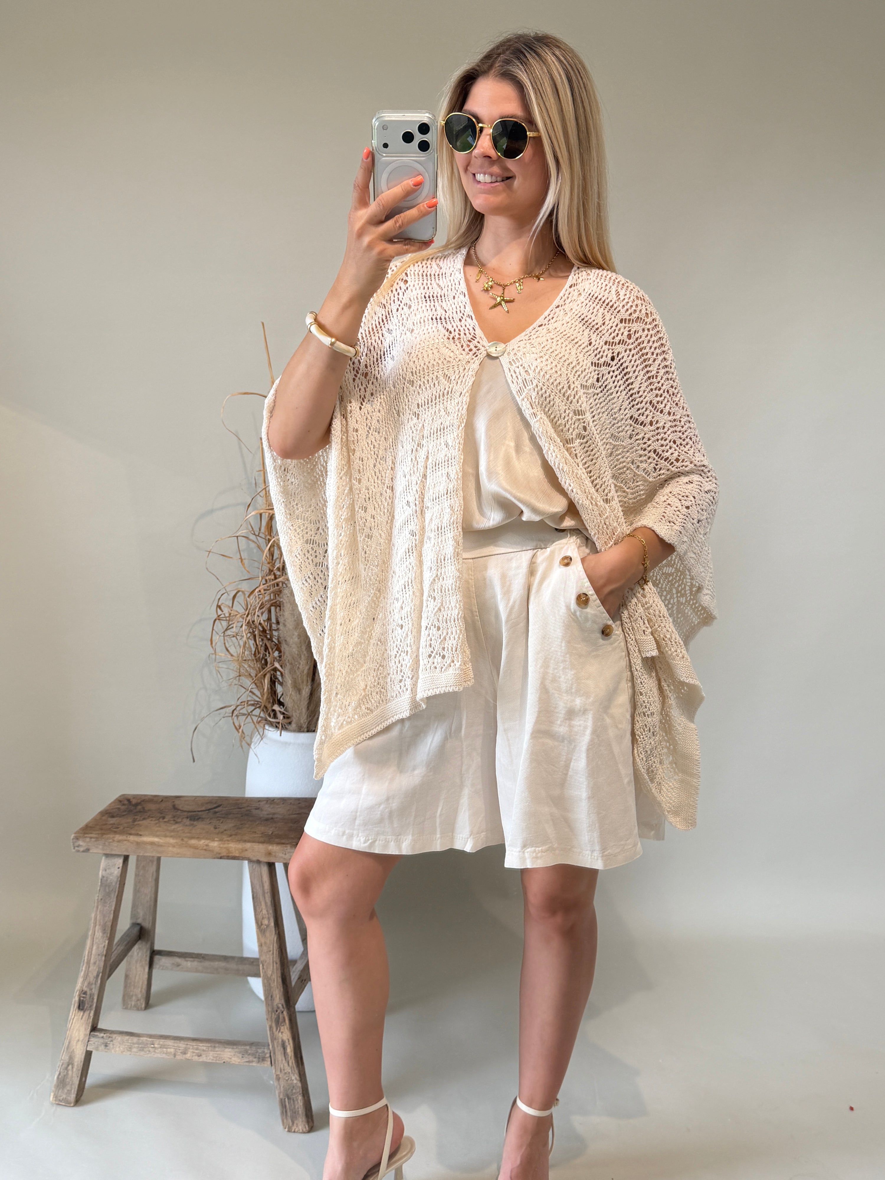 Jacke in Hellbeige in Bohospitze mit Knopf vorne