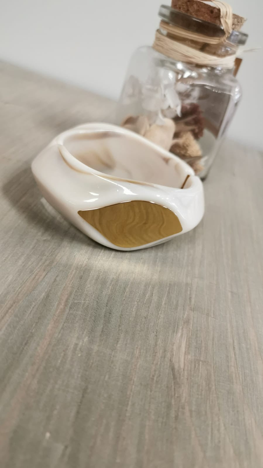 Armreif in Wollweiß mit Gold