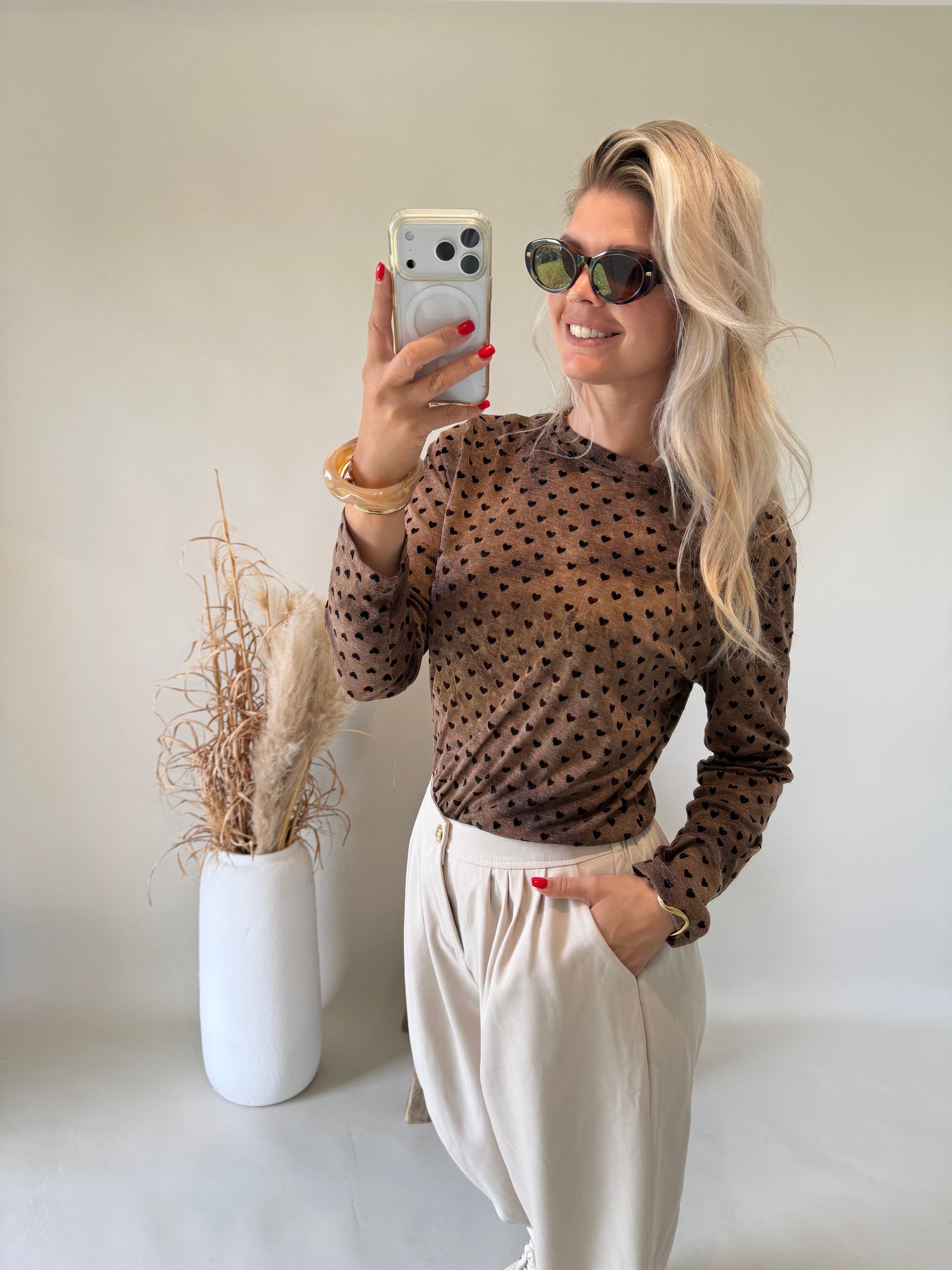 Shirt in Schokobraun mit Herzen