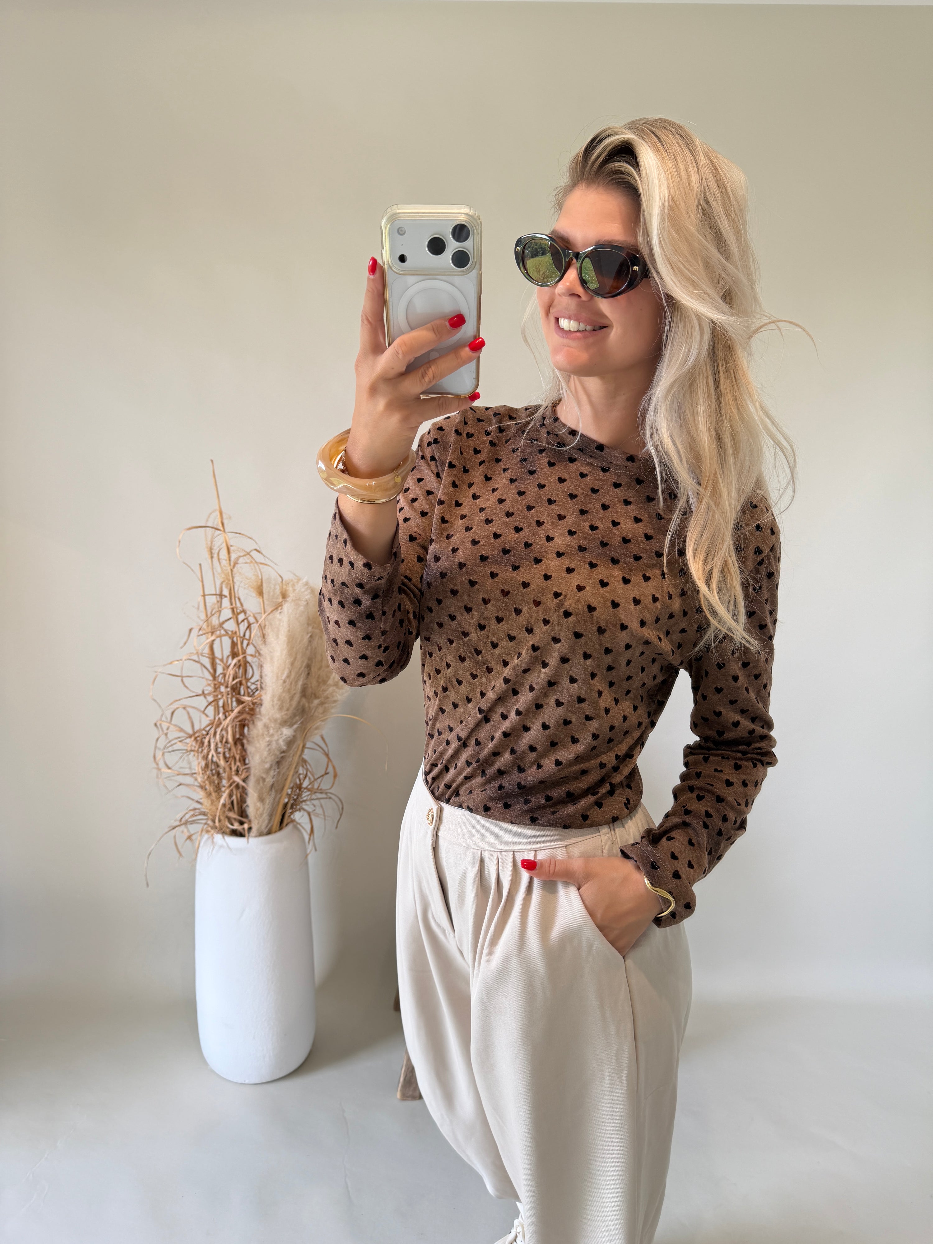 Shirt in Schokobraun mit Herzen