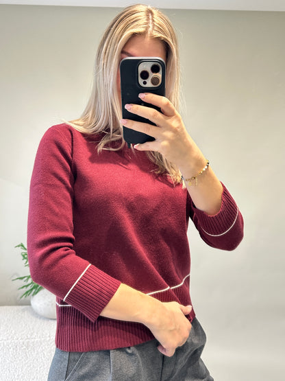 Pullover in Burgundy mit Wollweißen Streifen an Kragen und Bund