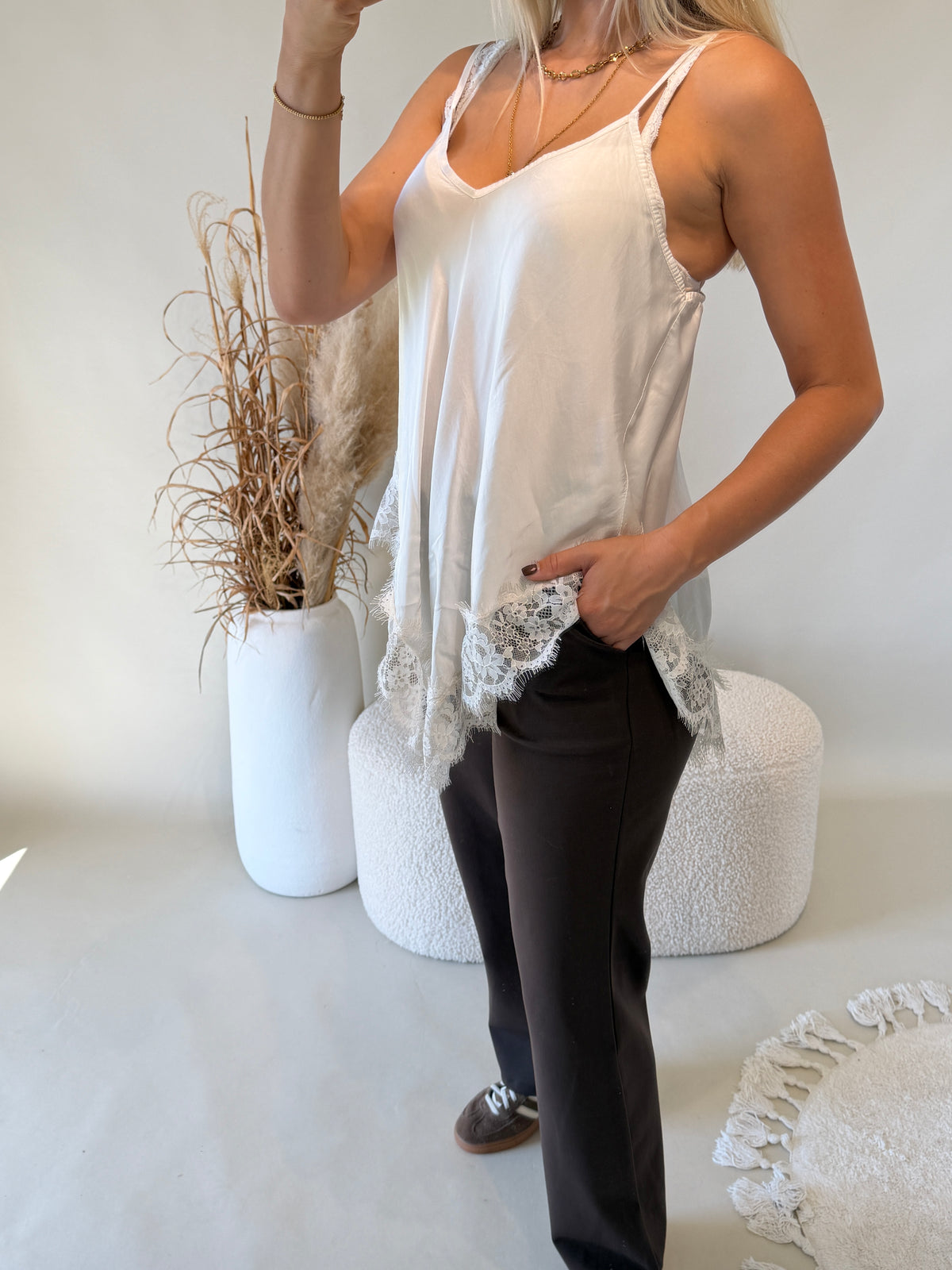 Top in Beige mit Spitze