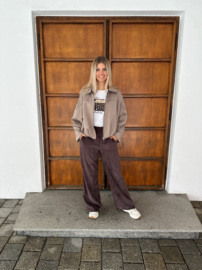 Cordhose in Schokobraun mit weitem Bein