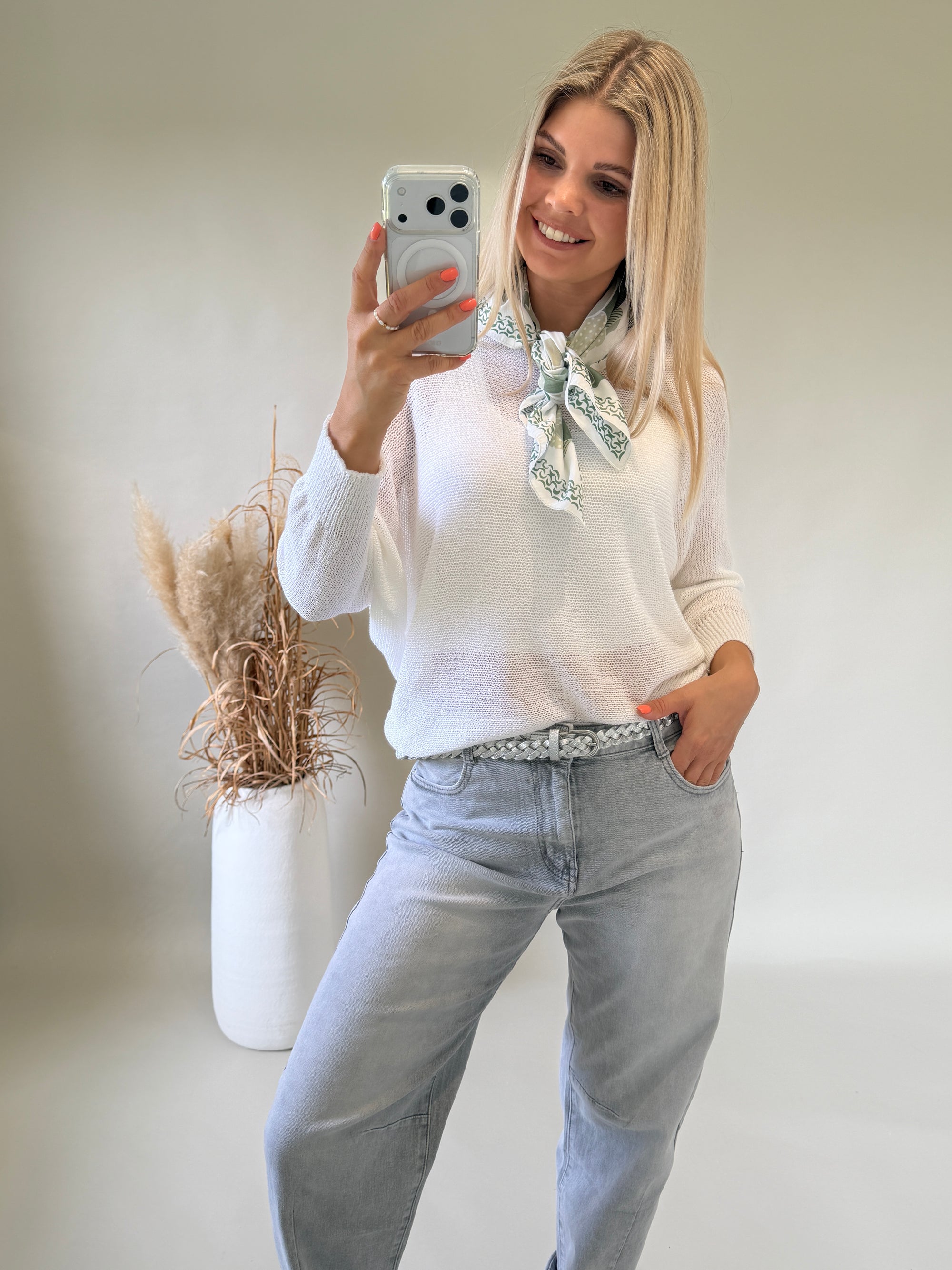 Pullover in Weiß hinten zum Binden