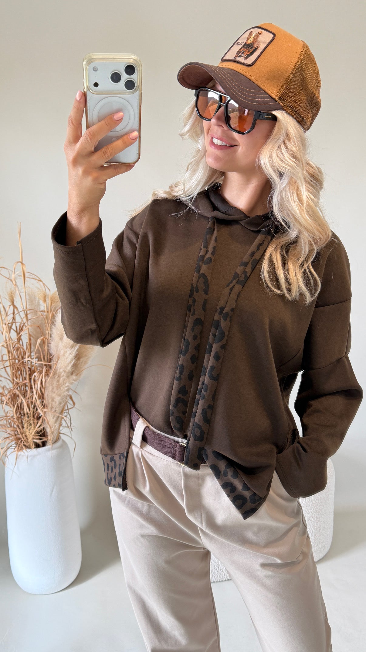 Sweatshirt in Schokobraun mit Kapuze
