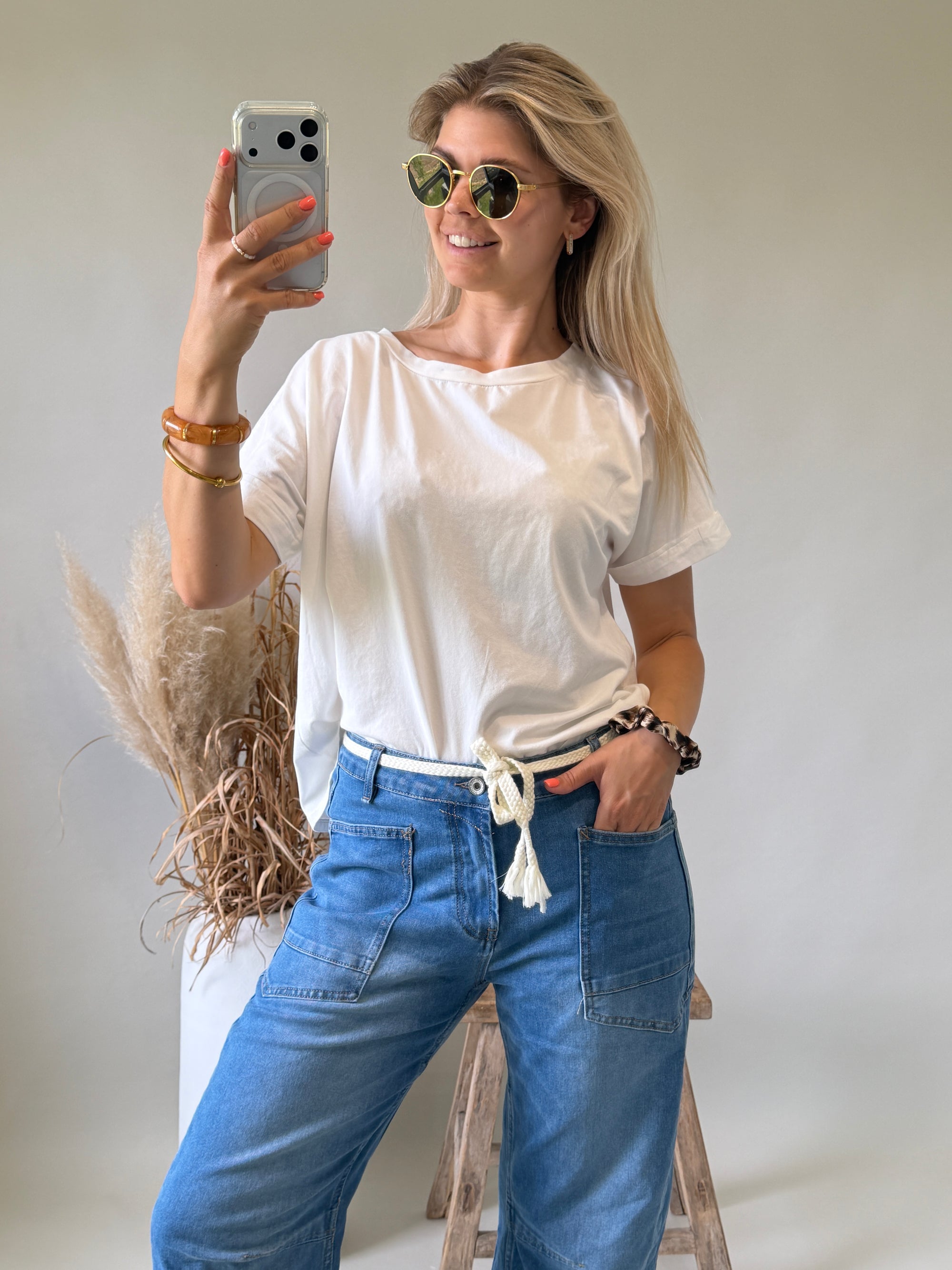 T - Shirt in Weiß mit Knöpfe hinten