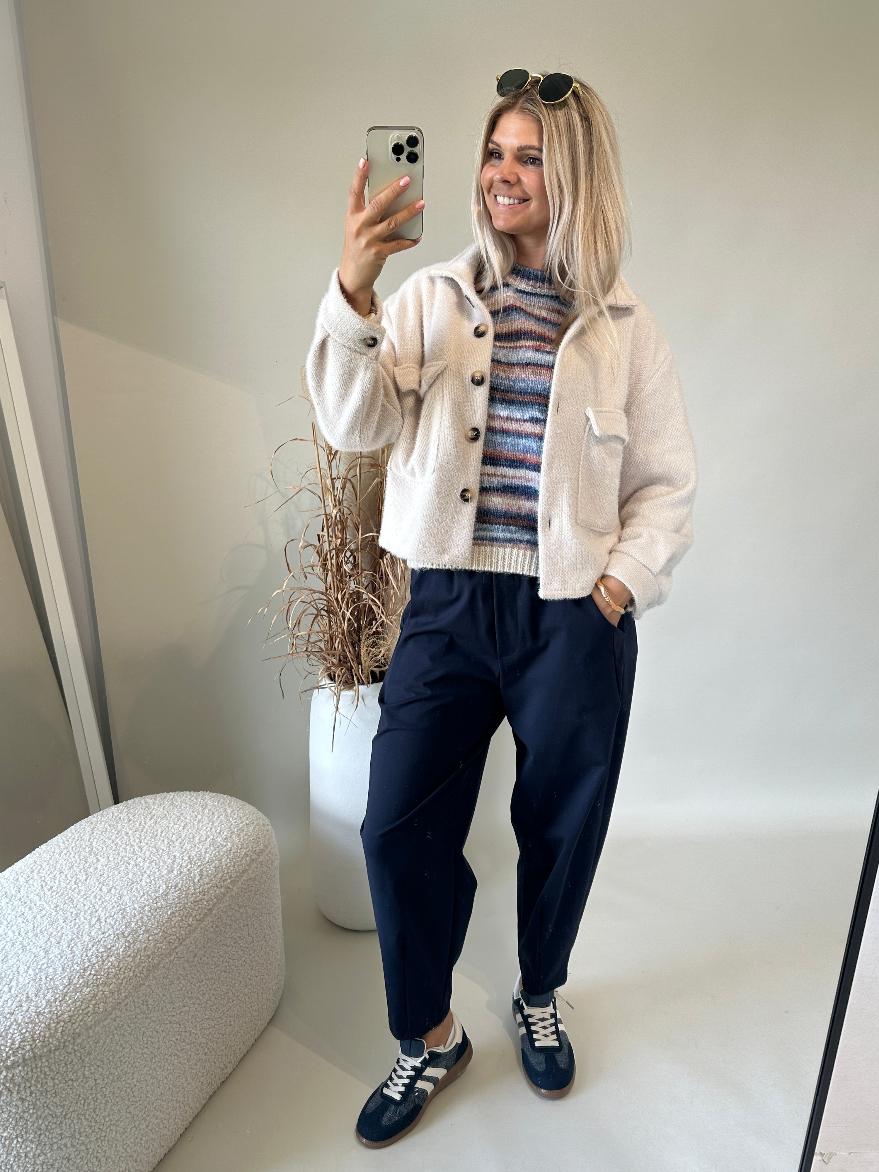 Jacke in Sand mit großen Taschen vorne