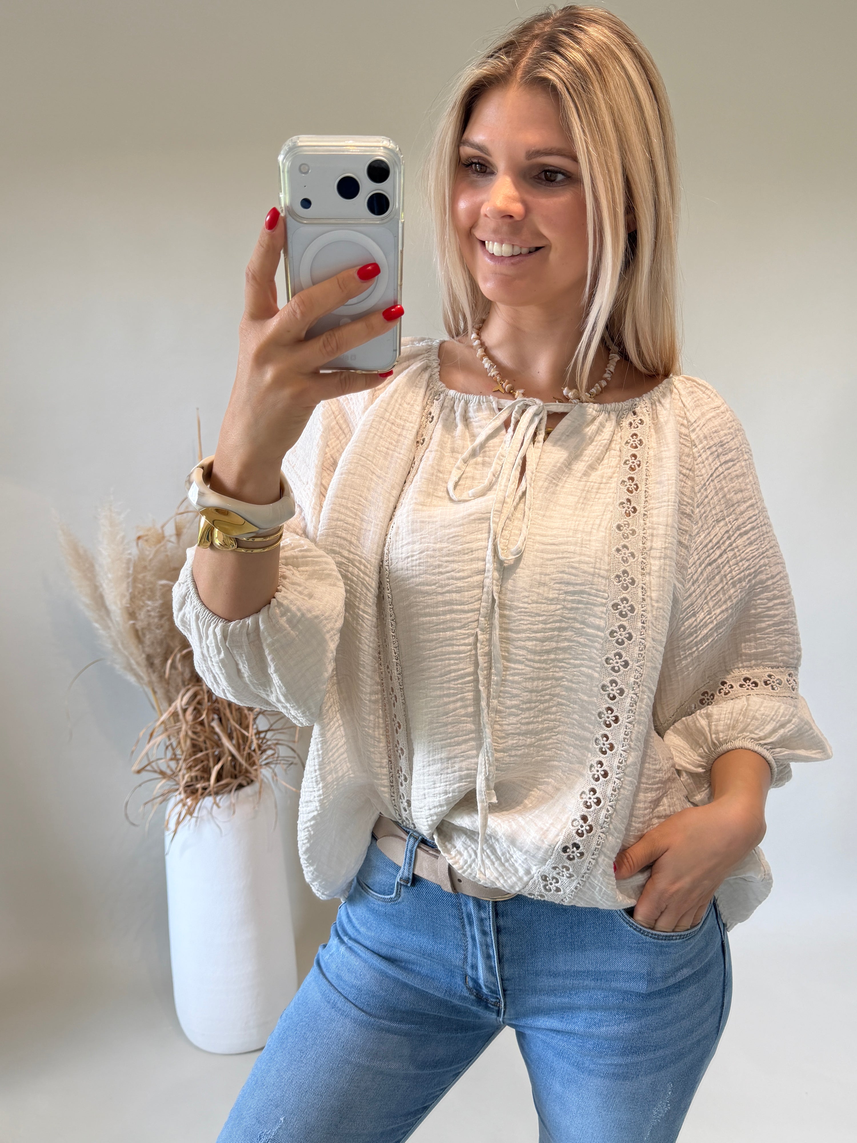 Bluse in Beige ( Musselin mit Spitze )