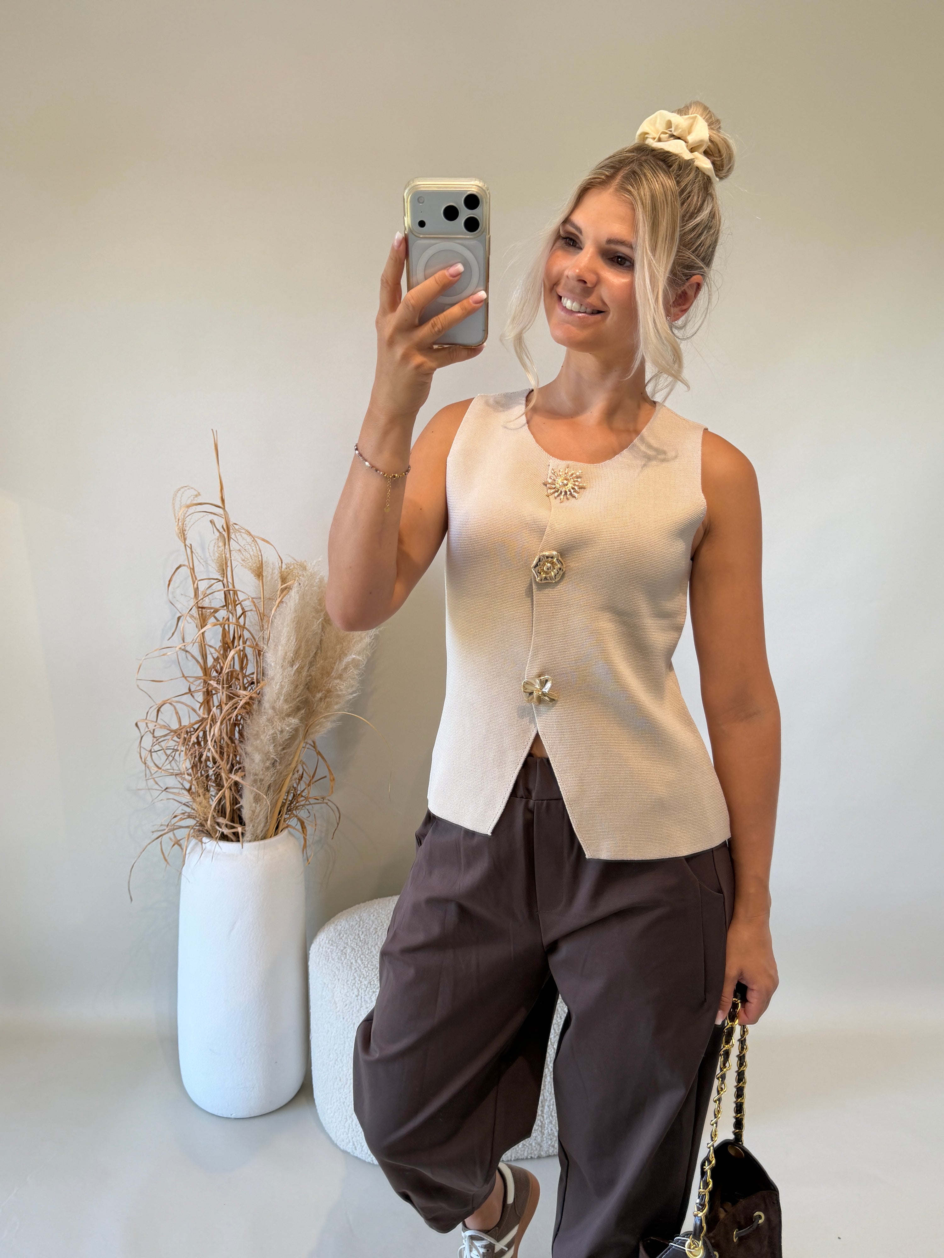 Jacke in Beige  mit Golden Spangen ( Ärmellos )