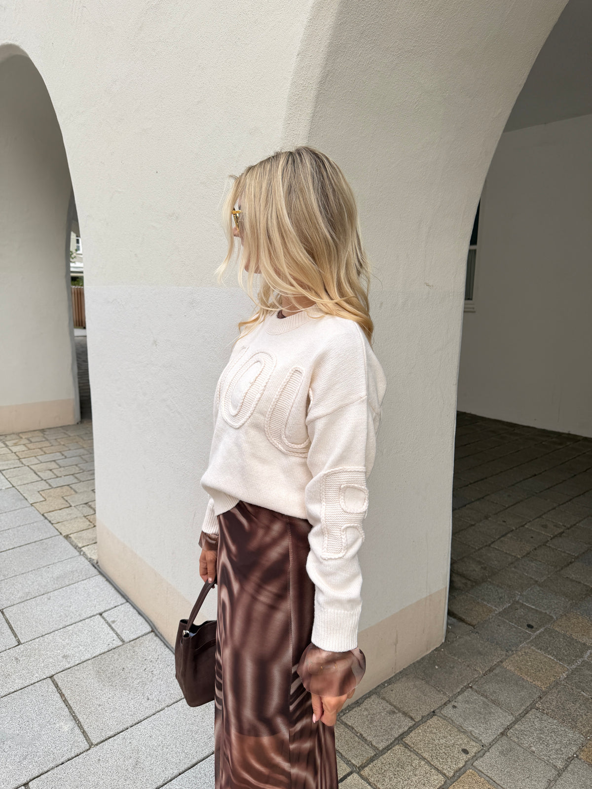 Pullover in Wollweiß mit Aufschrift AMOUR