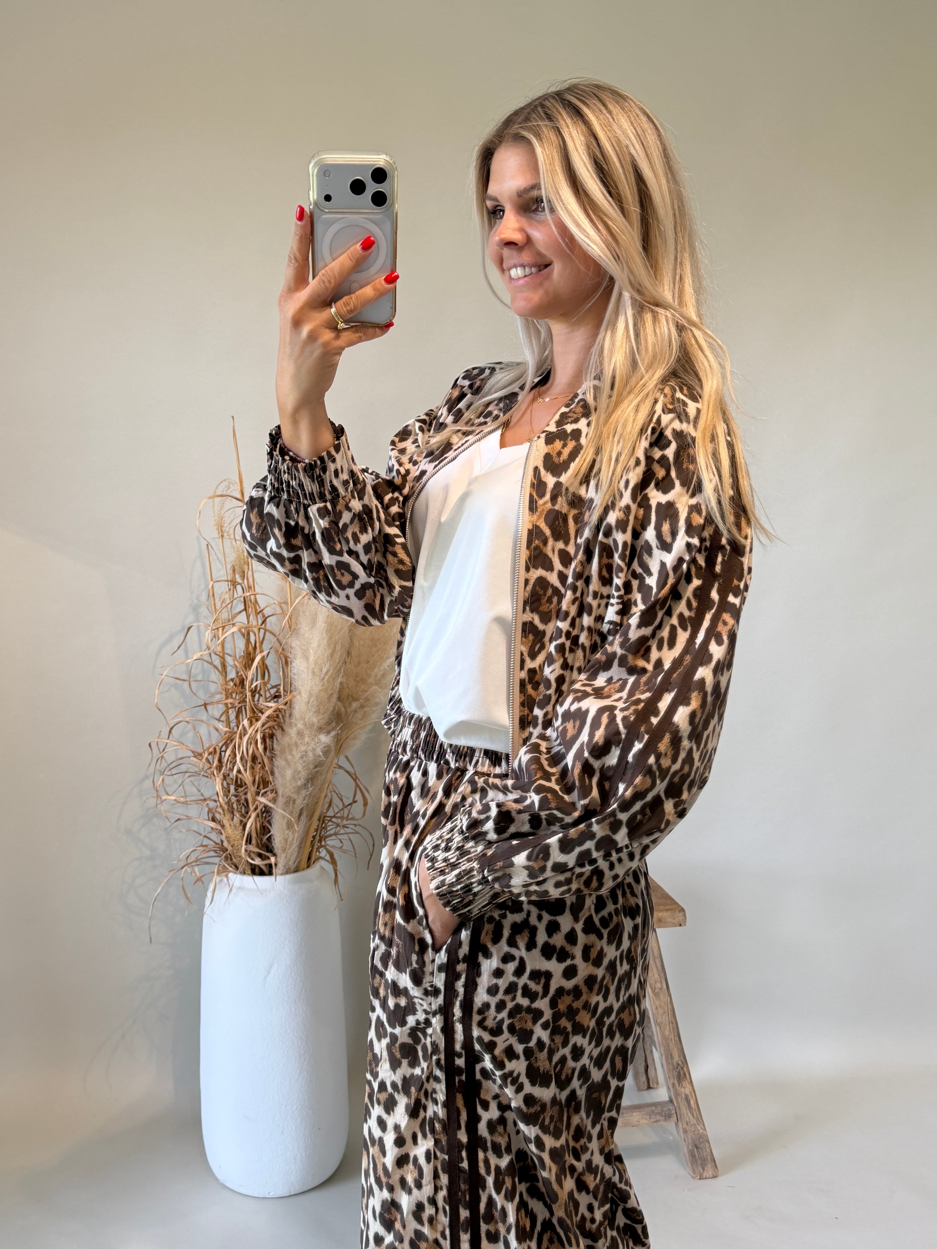 Jacke in Schokobraun mit Leomuster