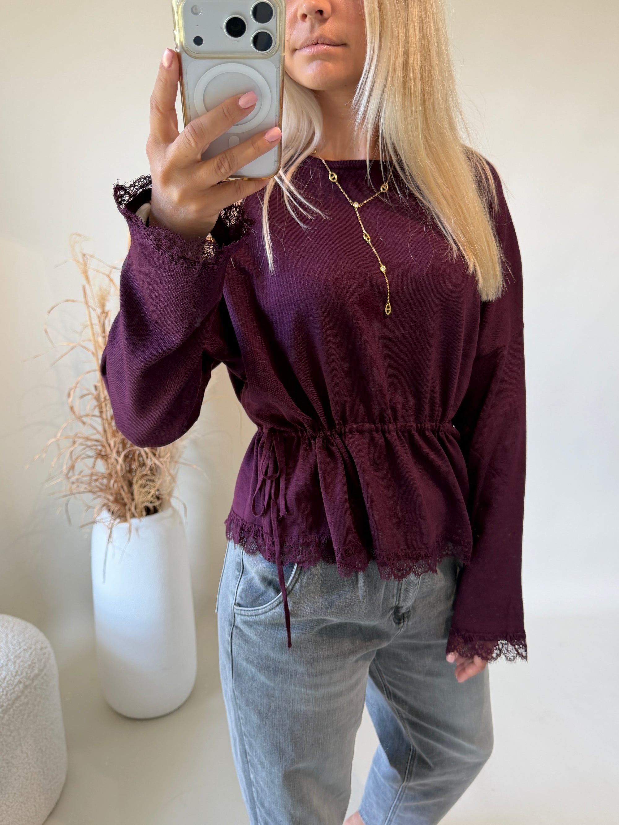 Pullover in Burgundy mit Spitze