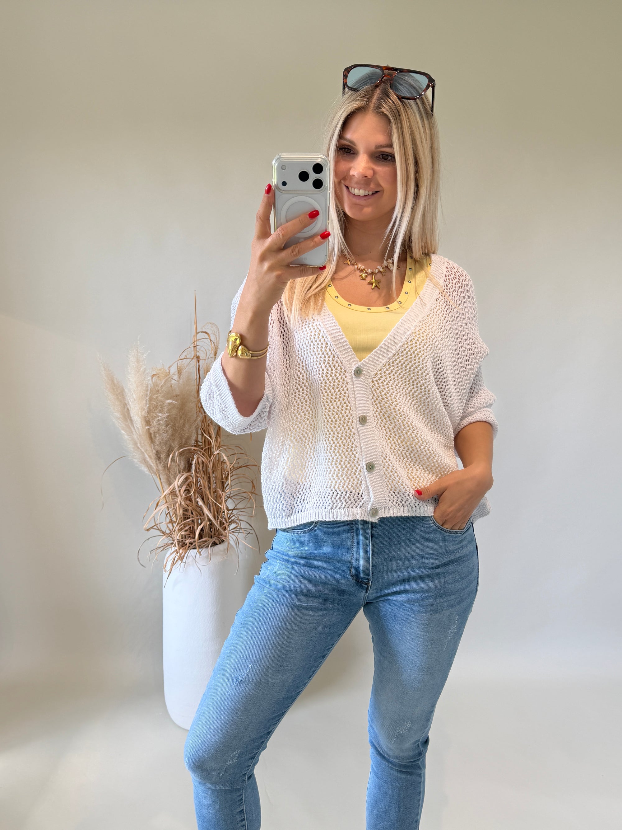 Strickjacke in Weiß ( Häkeloptik )