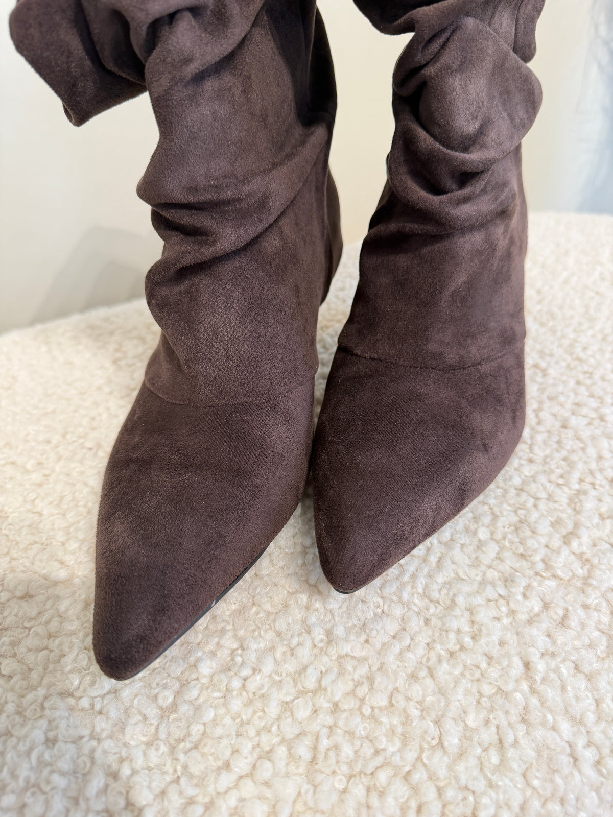 Stiefel in Schokobraun mit Absatz