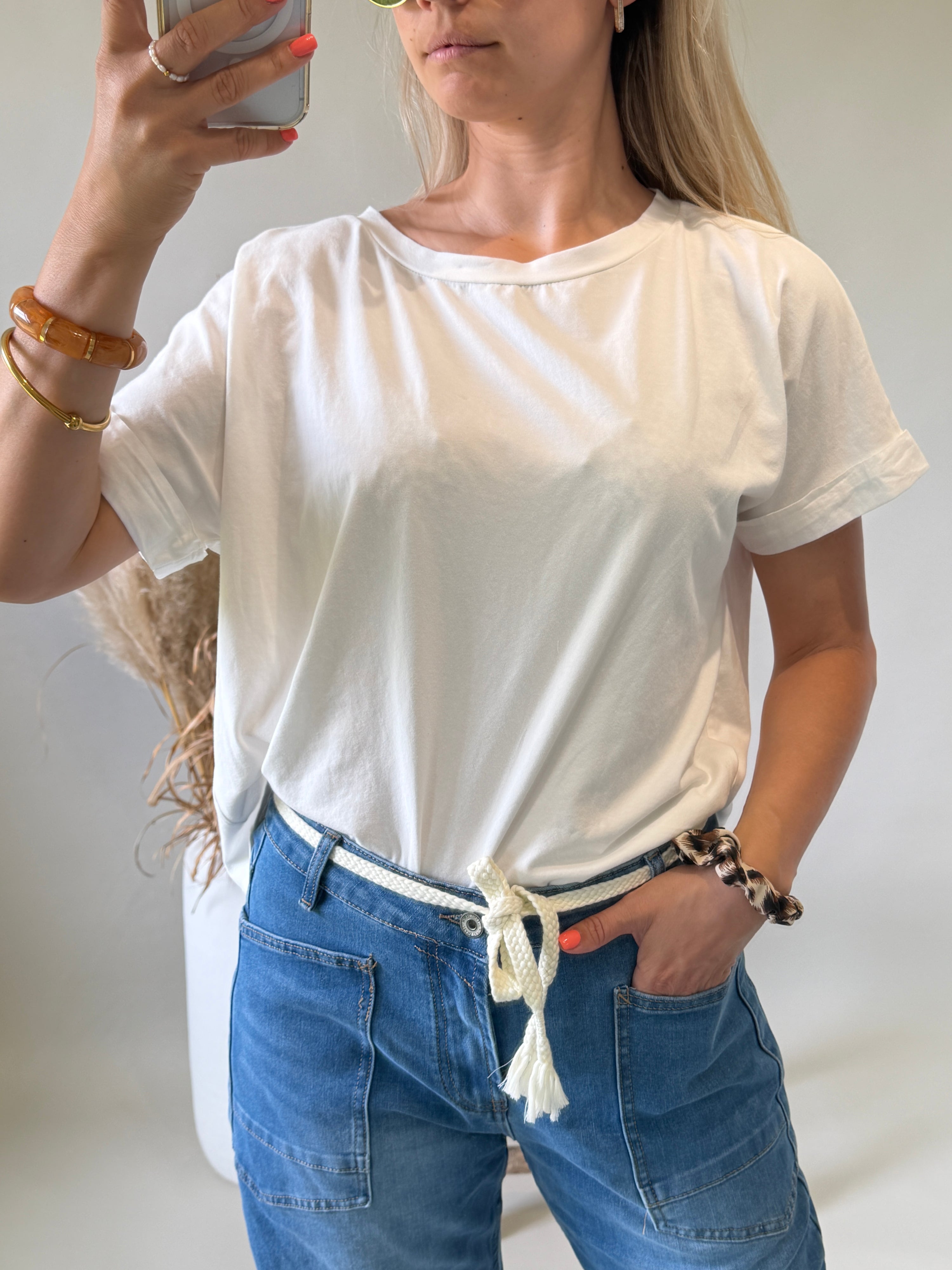 T - Shirt in Weiß mit Knöpfe hinten
