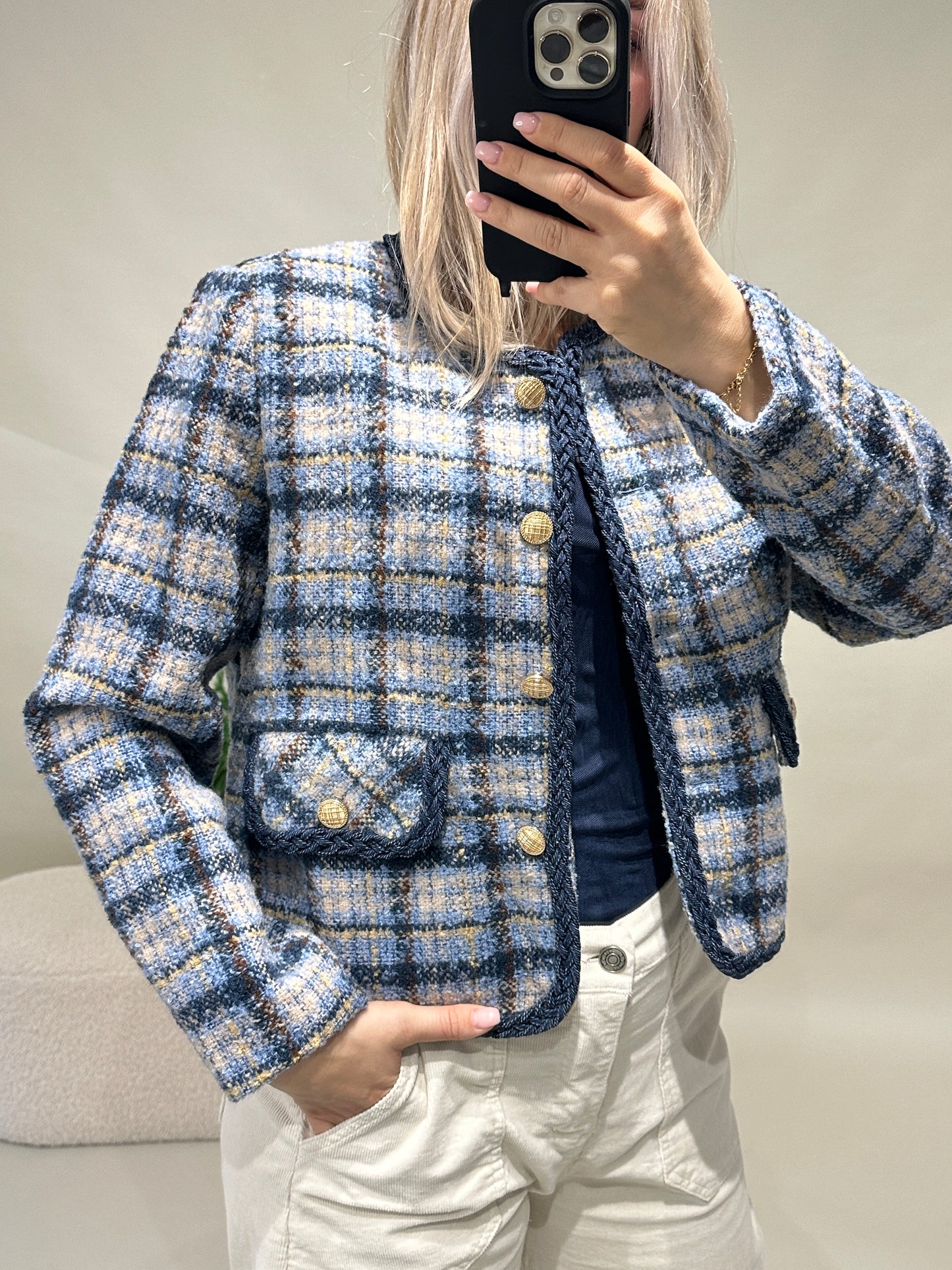 jacke in blau/wollweiß/schokobraun (boucle) kariert mit goldenen knöpfen