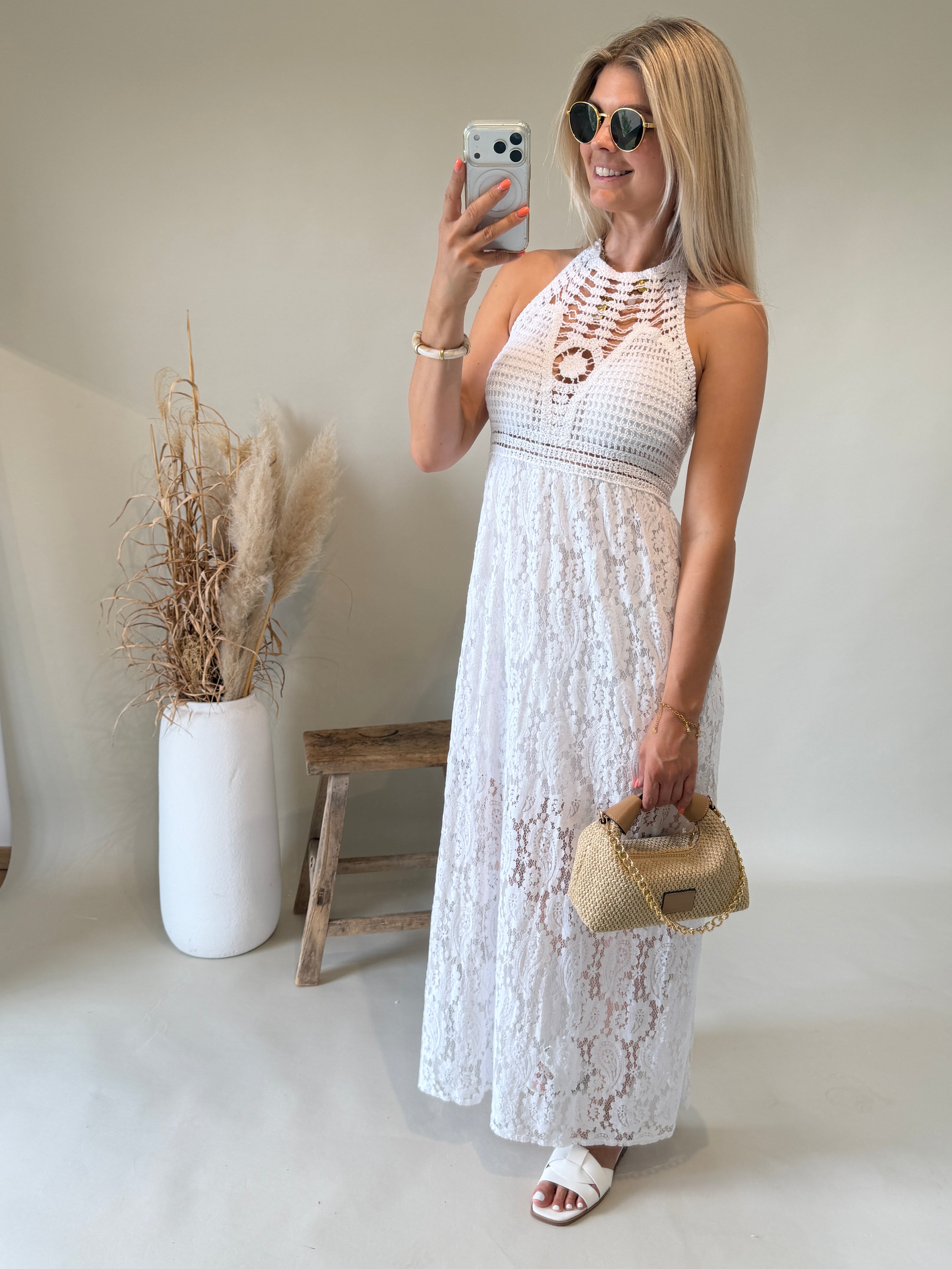 Kleid in Weiß mit Häckelteil und Spitze
