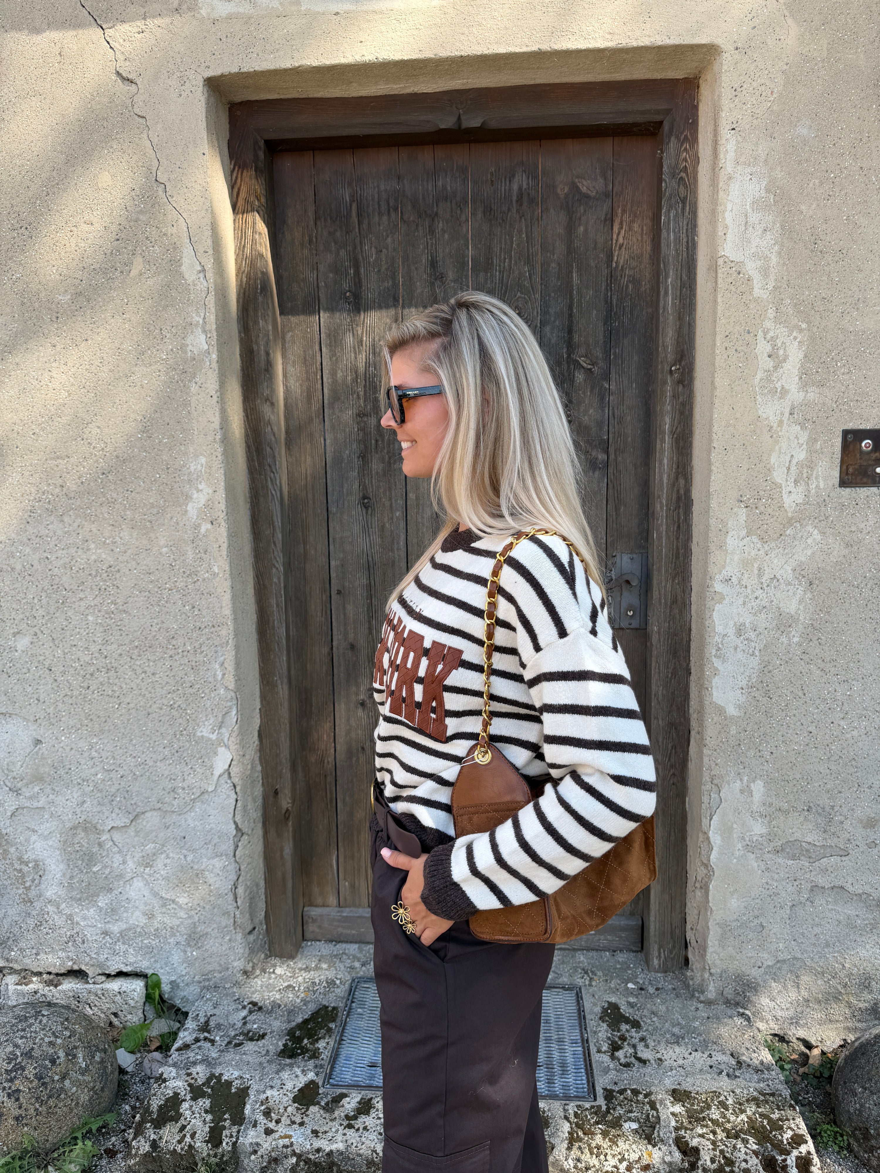 Pullover gestreift in Wollweiß / Schokobraun mit Aufdruck