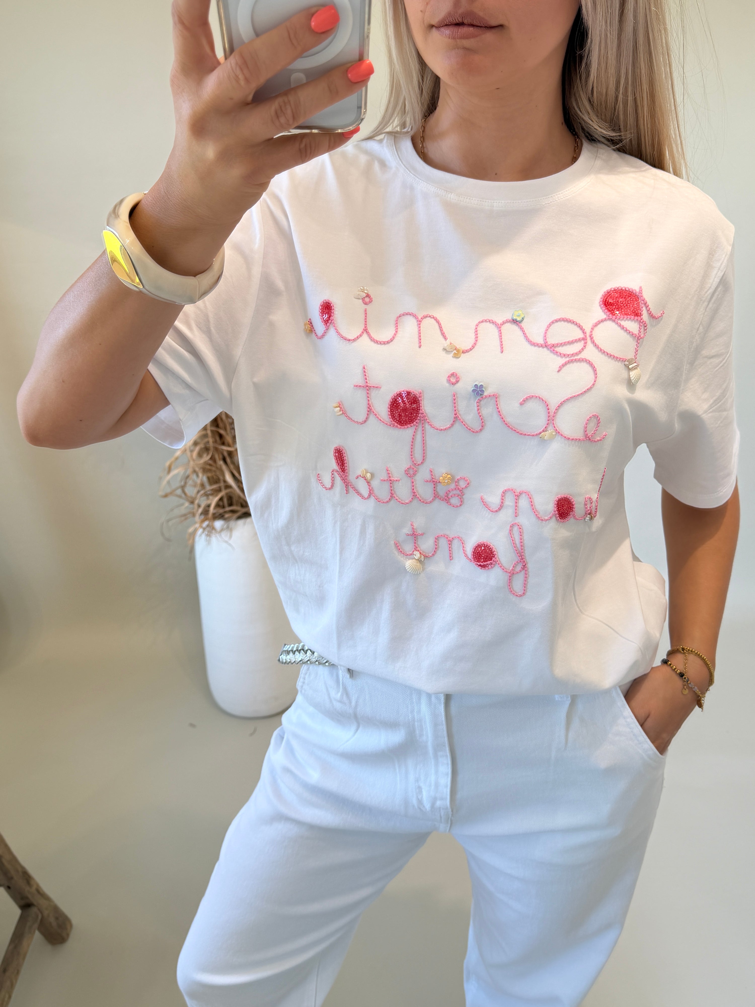 T - Shirt in Weiß mit Aufschrift in Rosa