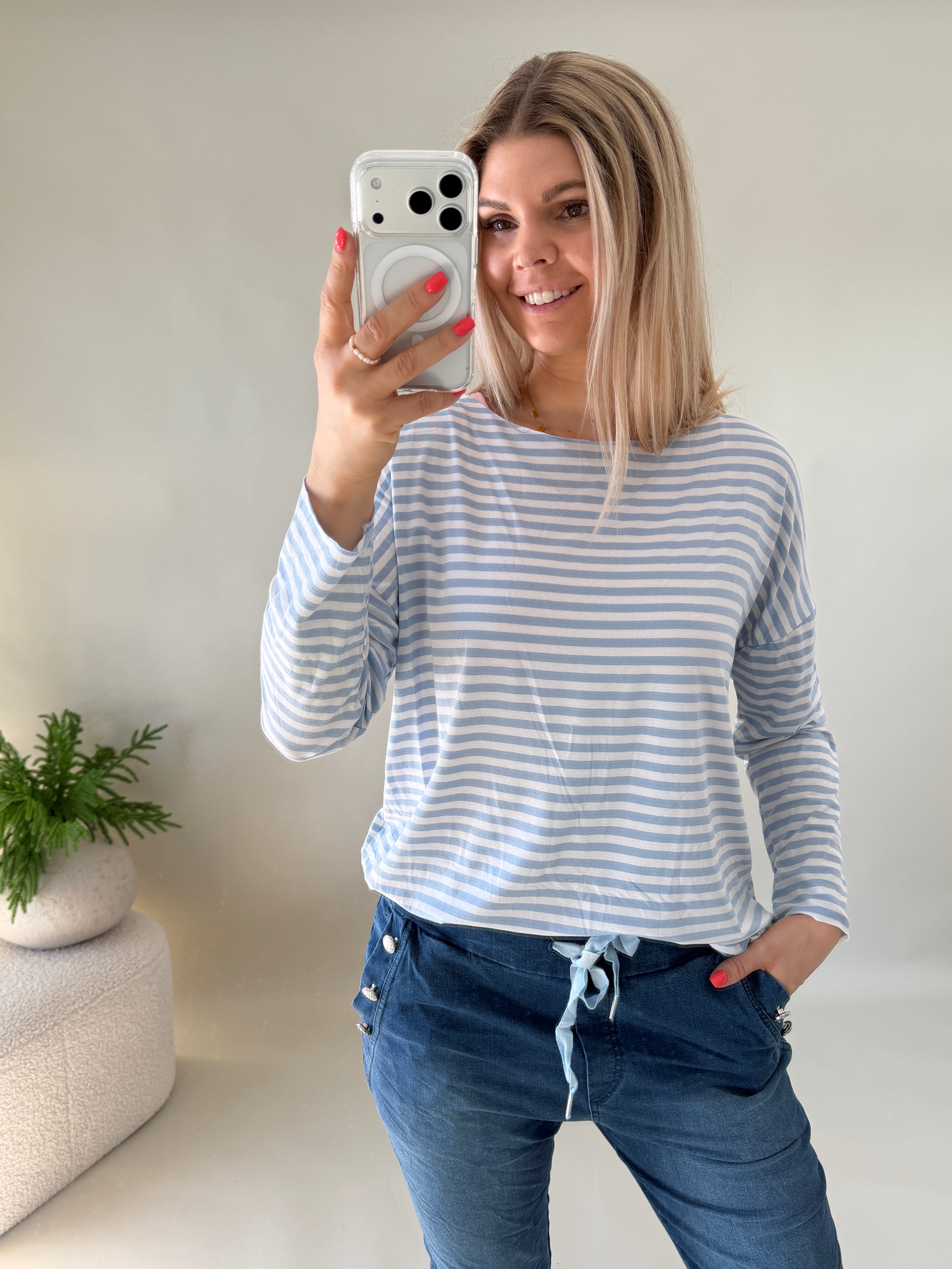 Shirt in Hellblau/Weiß gestreift